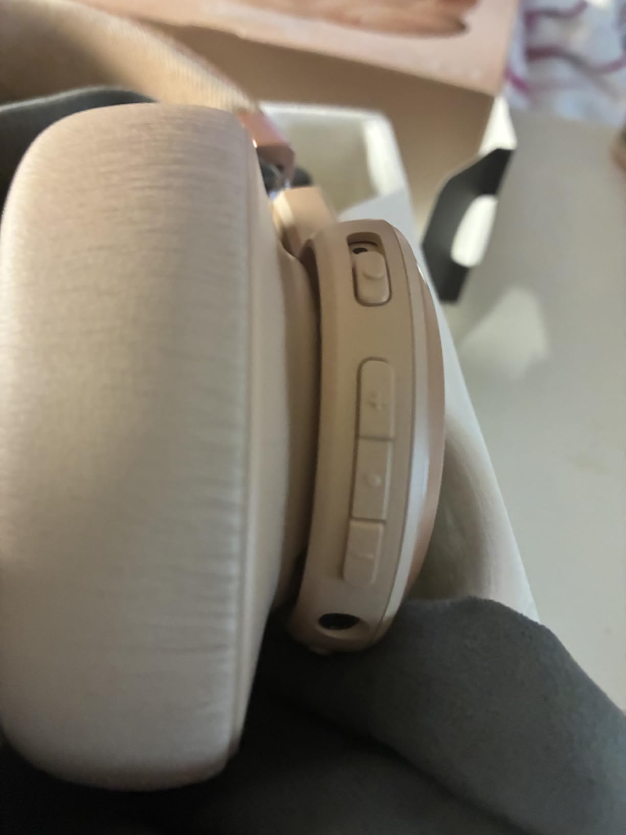 JBL Live 770NC - Wireless Over-Ear Headphones with True Adaptive Noise Cancelling with Smart Ambient, Up to 65 Hours of Battery Life, Comfort-fit Fabric Headband & Carrying Pouch (Blue) customer photo 1