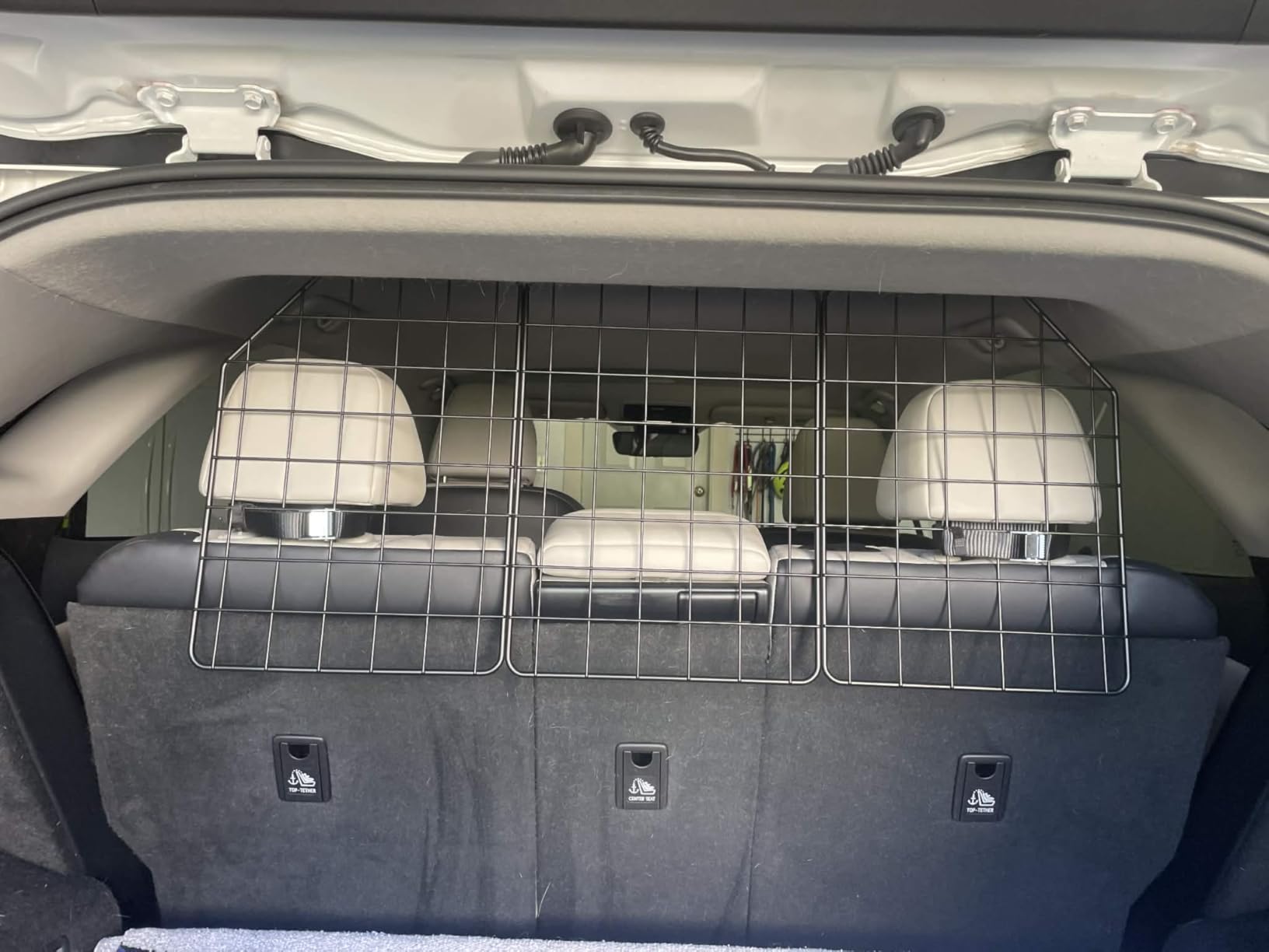 Pawple Dog Car Barrier for SUV's, Cars, Vehicles, & Trucks, Adjustable Large Pet Divider, Heavy-Duty Wire Mesh- Universal Fit customer photo 1