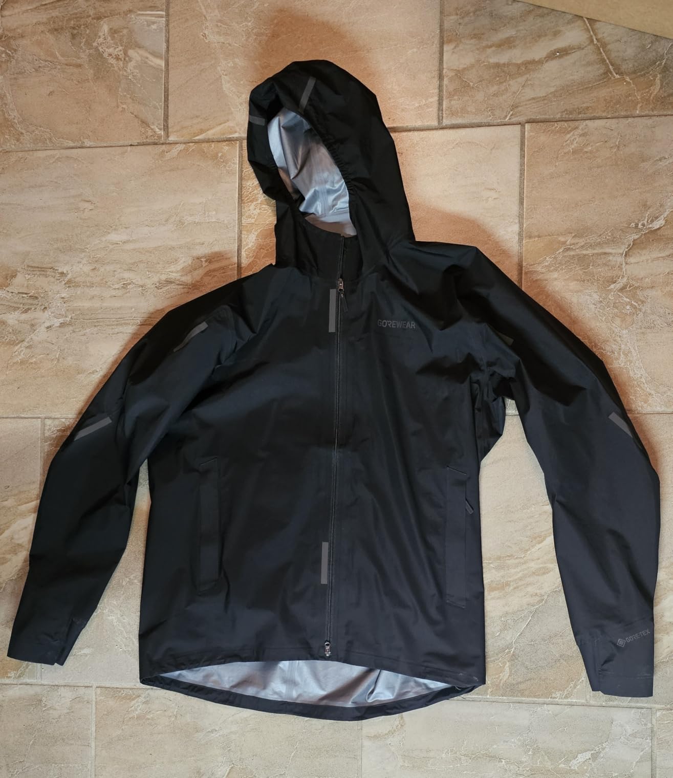 GOREWEAR Men's CONCURVE GTX Running Jacket - Black | Medium customer photo 2