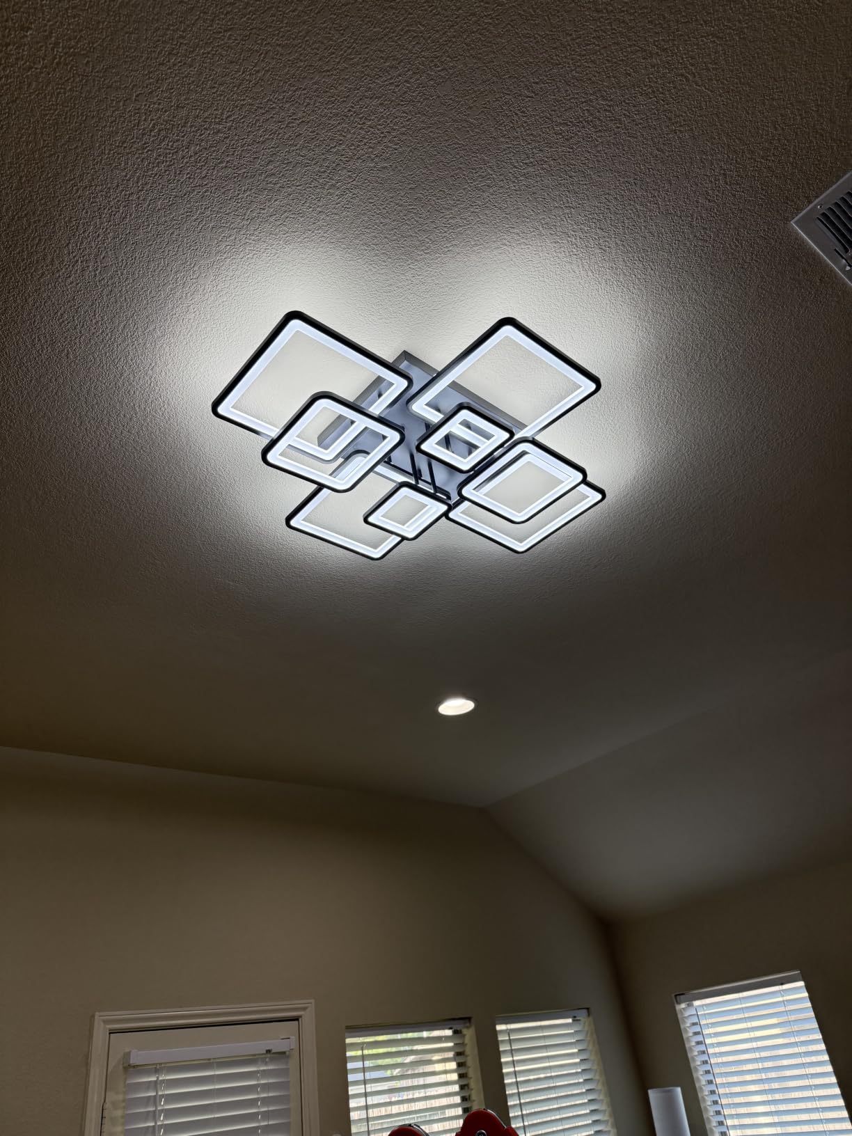 Shine LUEST Modern LED Ceiling Light, Dimmable LED Chandelier Black Flush Mount Ceiling Lights, Remote Control Acrylic Ring Ceiling Lamp Fixture for Living Room Dining Room Bedroom, 8H-FANG-BL-04 customer photo 1