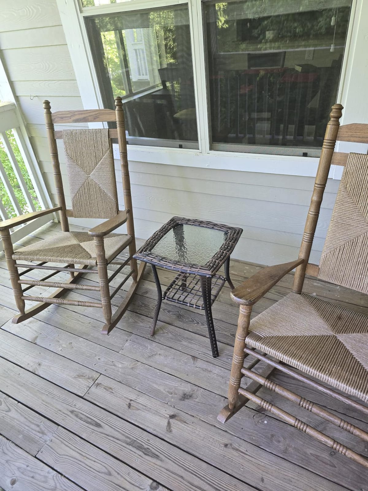VINGLI Outdoor Side Table with Storage Wicker Patio Side Table, Tempered Glass Top End Table for Balcony Porch Deck (Brown) customer photo 1