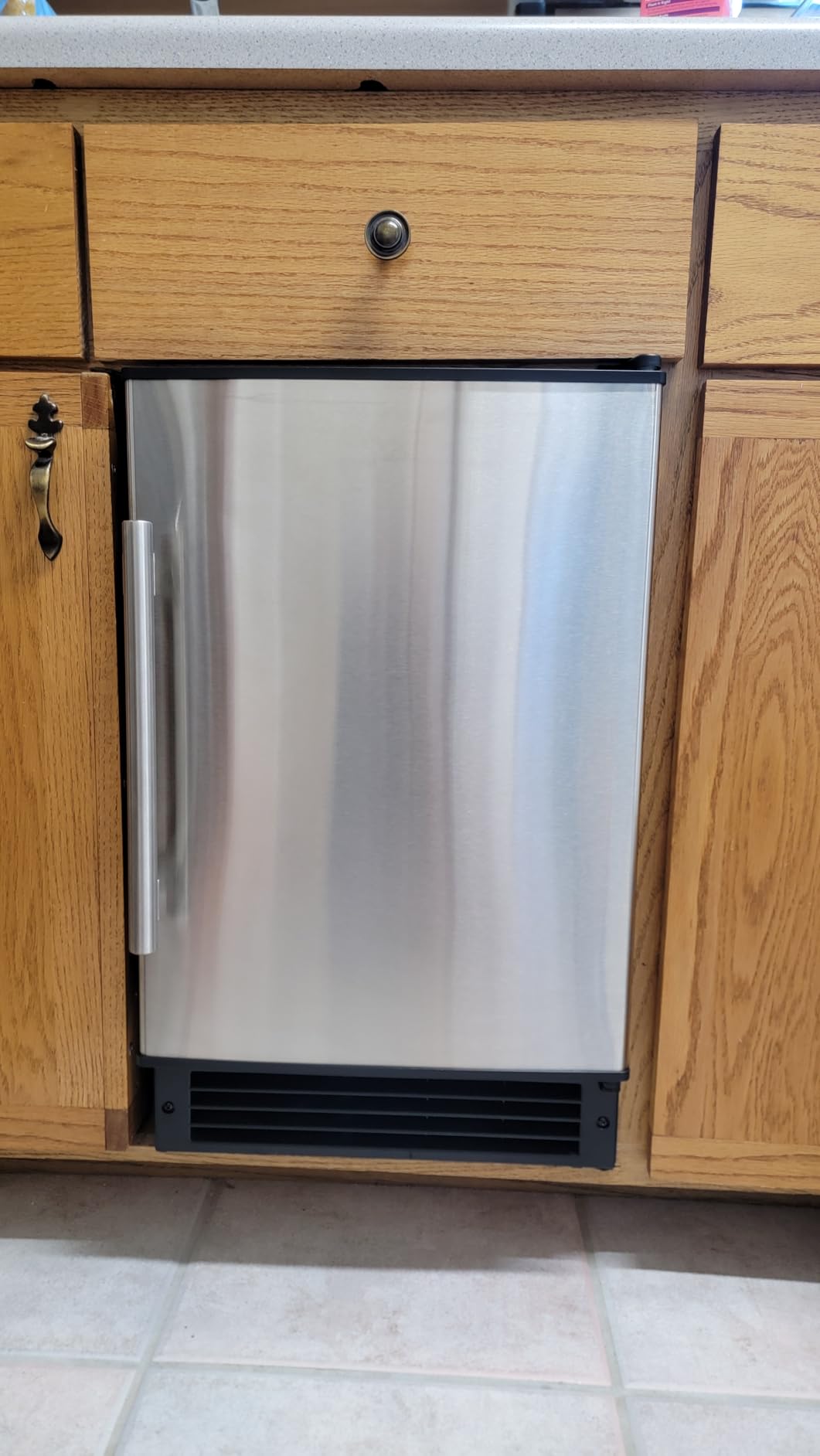 EdgeStar 15 Inch 15 Lb/Day Built-In Ice Maker 12 Lb Bin - No Drain Required customer photo 1