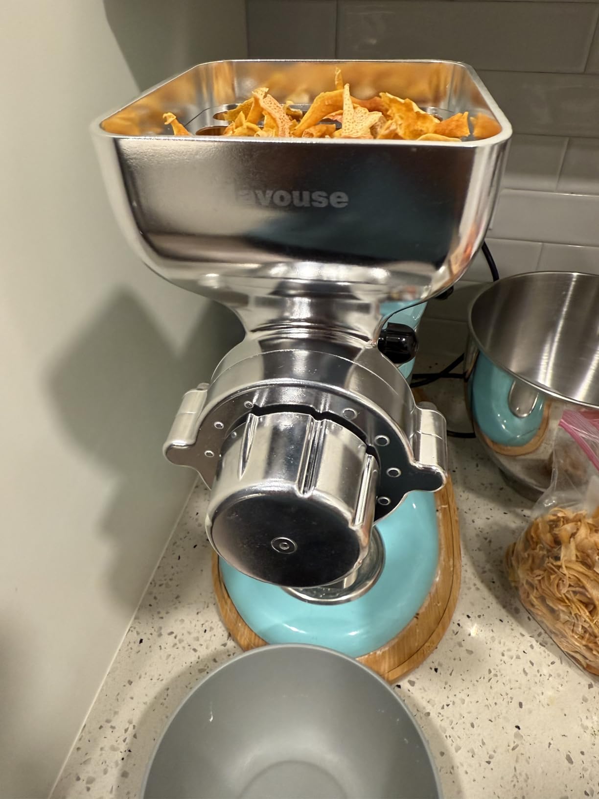 All Metal Grain Mill Attachment For Kitchenaid Stand Mixer, 12 Levels Flour Mill Grinder for Home, Fit for Grinding Wheat, Corn, Oats, Buckwheat,Millet and Other Cereals customer photo 1