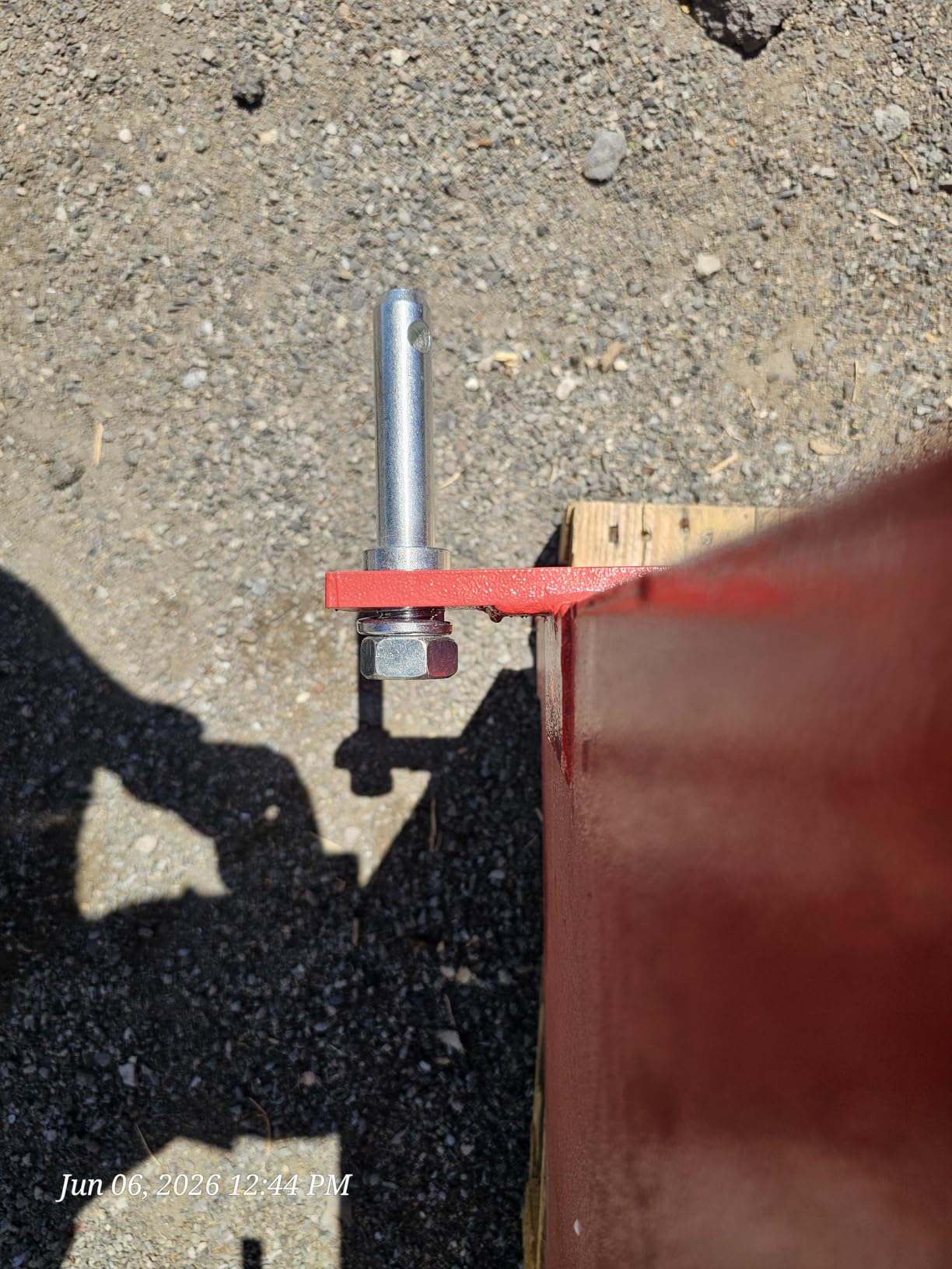 YITAMOTOR 3 Point Hitch Ballast Box, 800 lbs Tractor Ballast Box with 2'' Quick Hitch Receiver for 3 Point Category 1 Tractors, Loaders and Skid Steers, Red | 800 lbs Capacity, Heavy Duty 6ft³ Loader Attachment with Sliding Door, Universal Quick Attach, Red customer photo 2