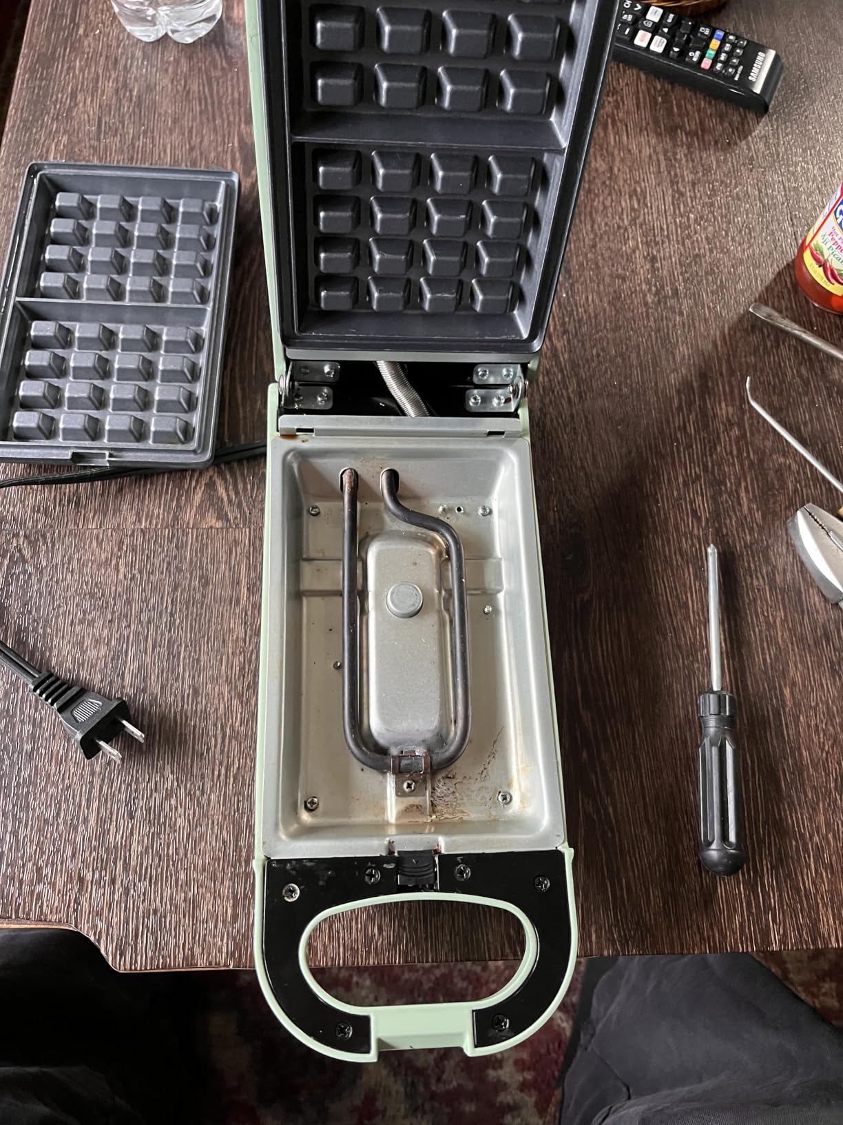 AROMA® Swap & Flip Waffle Maker with Removable Plates: 3-in-1 Panini Press, Mini Donut Maker, and Waffle Iron customer photo 1