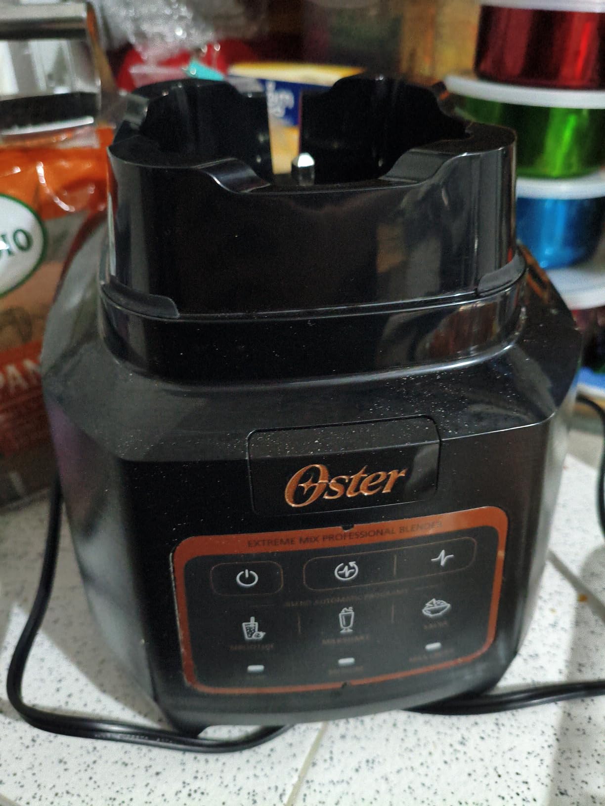 Oster Extreme Mix Blender, 1500-Watt High-Speed Countertop Blender with 64oz Jar & Auto Programs, Perfect for Smoothies, Milkshakes, Salsa customer photo 2