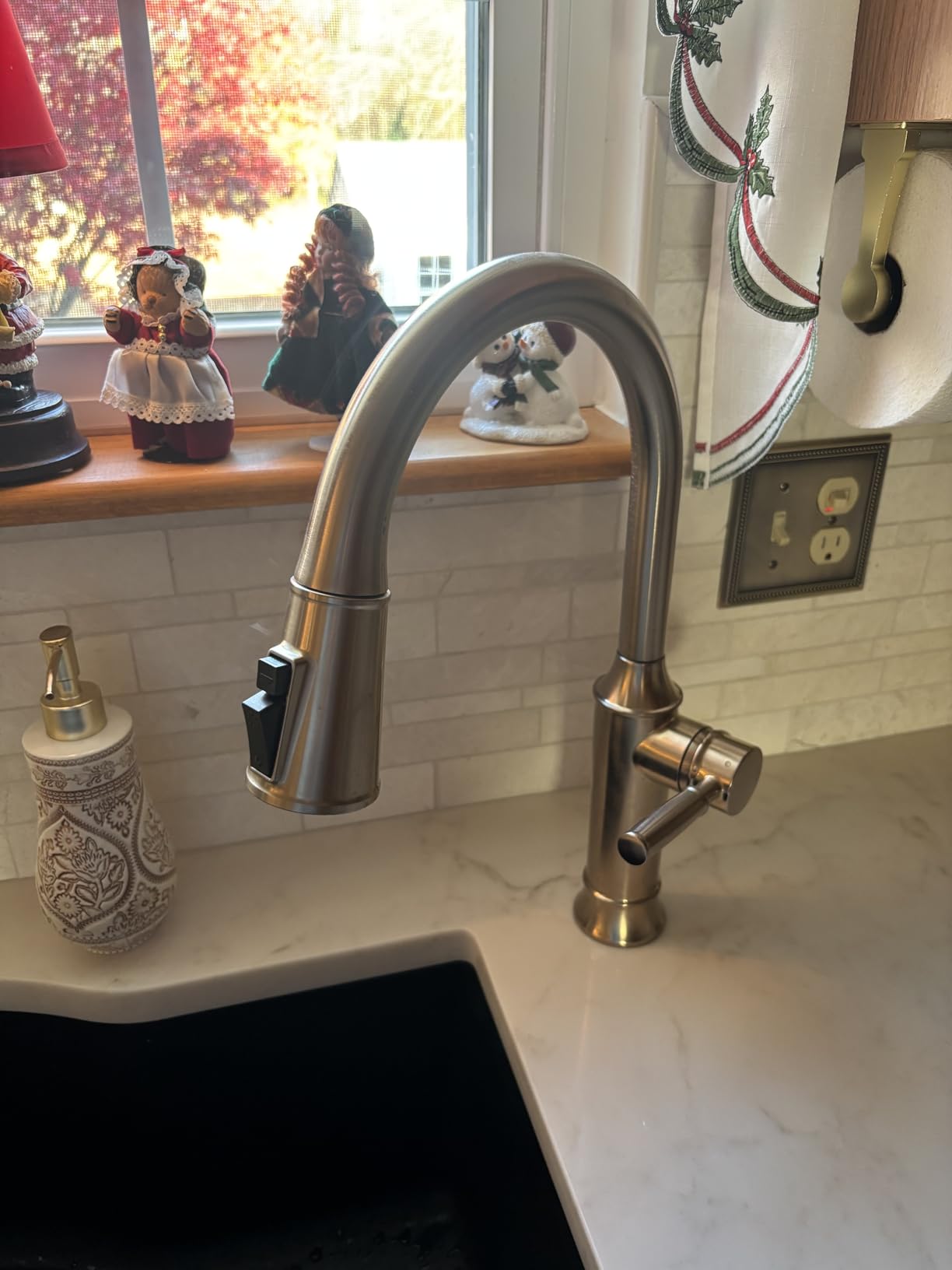 Delta Renaldi Kitchen Faucet with Pull Down Sprayer, Gold Kitchen Sink Faucet, Delta ProClean Kitchen Faucet, Pull Down Kitchen Faucet, Lumicoat Champagne Bronze 9184-CZ-PR-DST customer photo 1