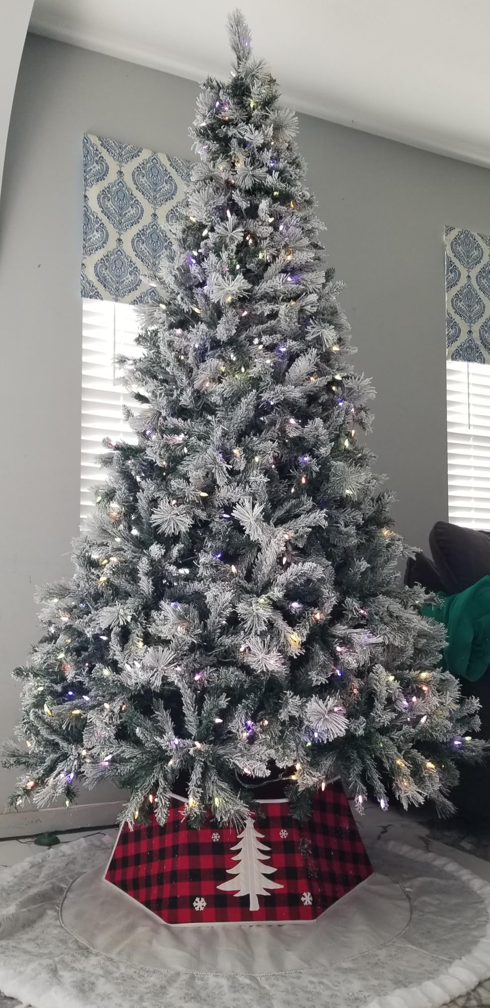 7.5FT Pre-lit Snow Flocked Christmas Tree Spruce with Remote Control, 600 Warm White Multi-Color Lights, Artificial Hinged/Feel Real/Realistic for Home, Holiday Decoration Dual Color LED customer photo 1