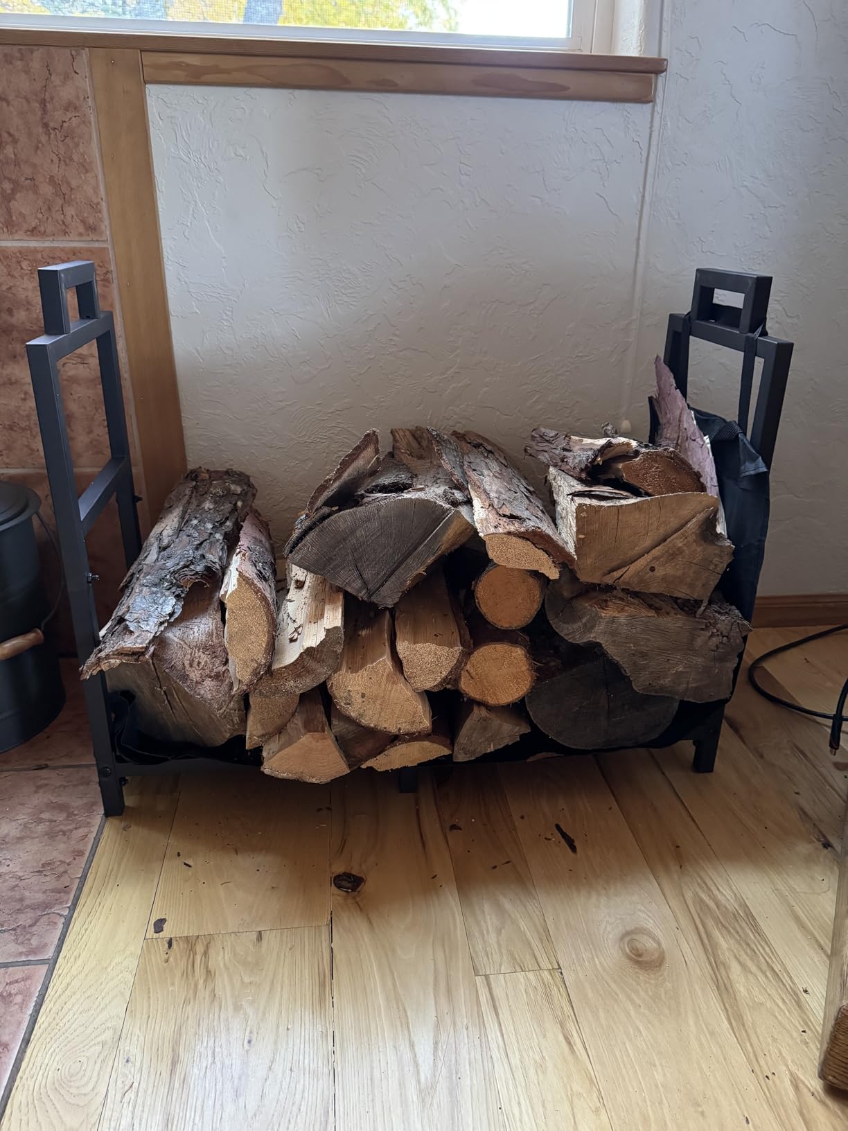 30 Inch Firewood Rack Outdoor Indoor with Handle and Log Carrier Bag, Stable Metal Wood Rack Heavy Duty Log Holder for Fireplace Patio Deck, Rustproof Firewood Storage Organizer Tool, Black customer photo 1