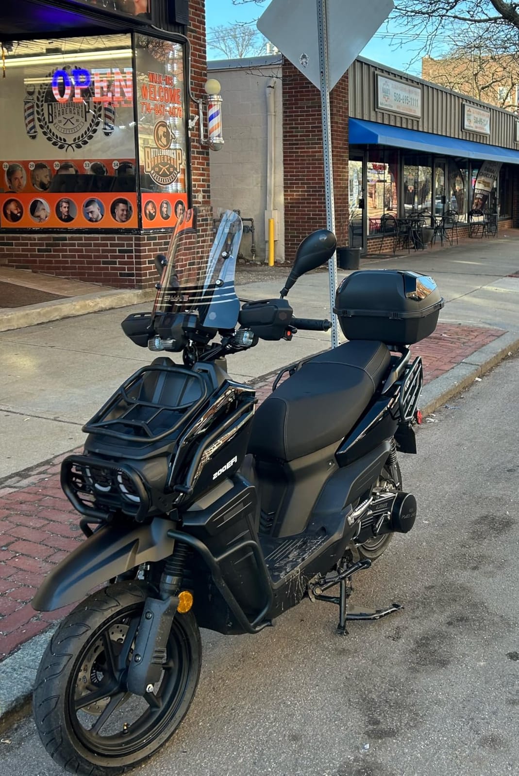HHH Tank 200 DLX EFI Scooter Tank 200 EFI Scooter 200cc motorcycle 13 inch wheels Fully Automatic, Windshield and Matching Rear Trunk (Black) customer photo 2
