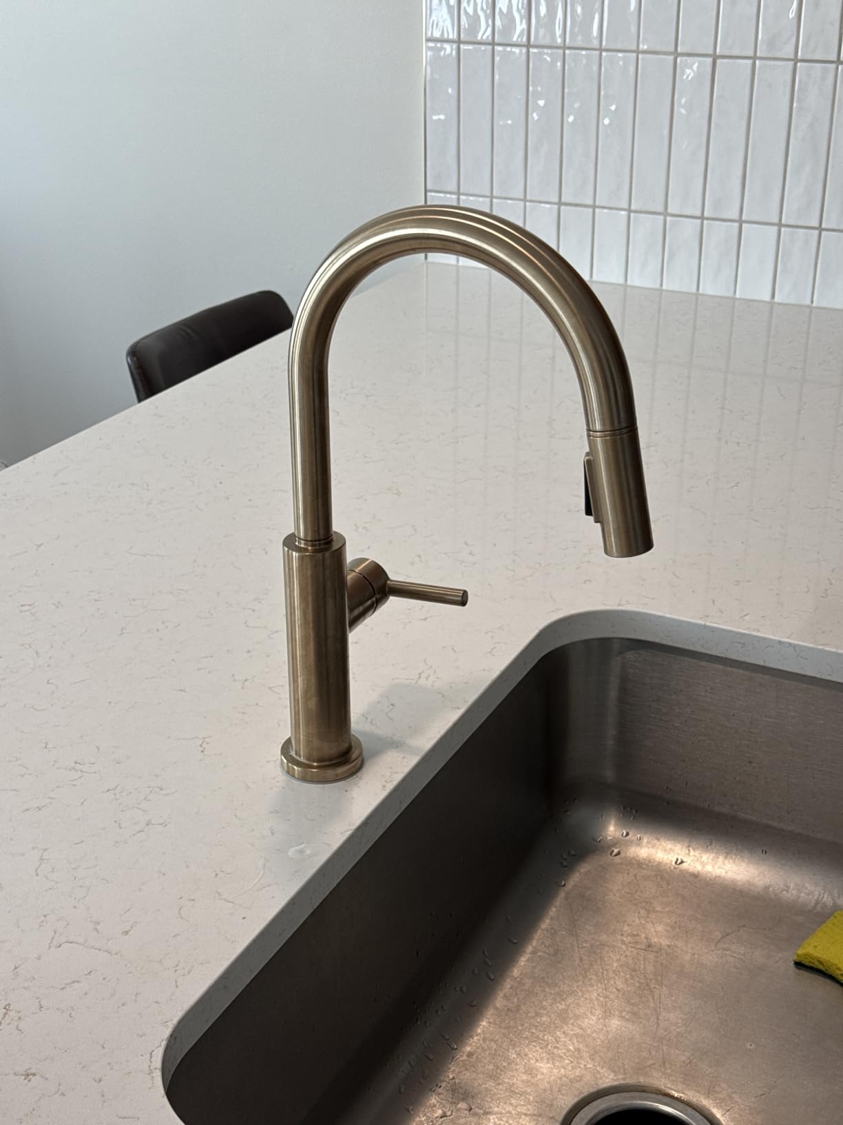 Delta Nicoli Brushed Gold Kitchen Faucet with Pull Down Sprayer, Modern Single Hole Kitchen Sink Faucet, Single Handle, Champagne Bronze 19867LF-CZ customer photo 1