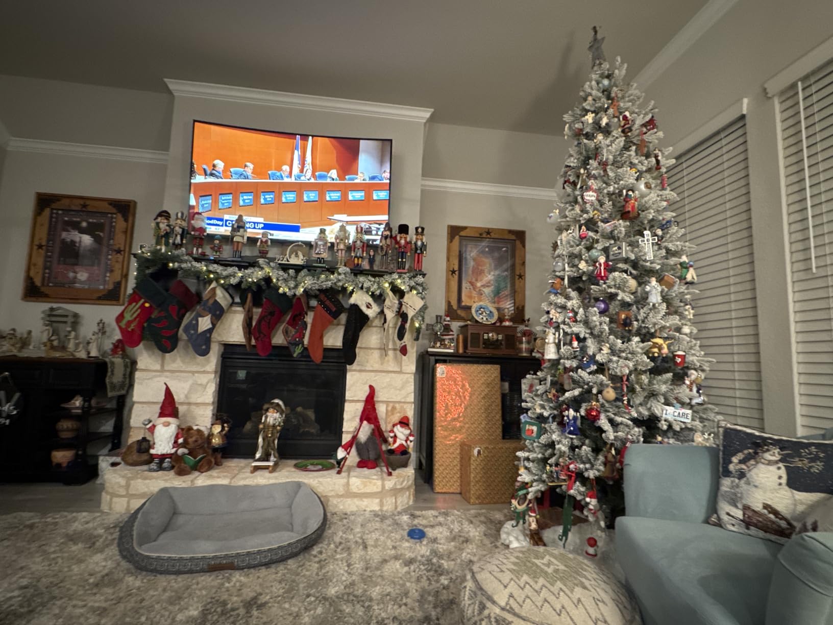 Best Choice Products 9ft Pre-Lit Holiday Pre-Decorated Christmas Garland for Stairs, Fireplace, Decoration w/PVC Tips, 50 LED Lights, Pine Cones, Berries customer photo 1