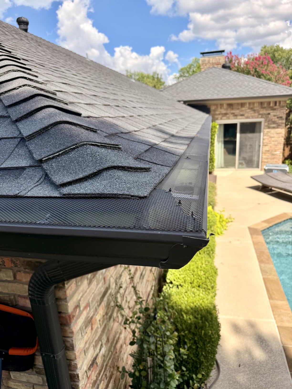 SDSNTE Lock-in Gutter Guard, 6 Inch X 120 Ft, Black, 40 Packs customer photo 1