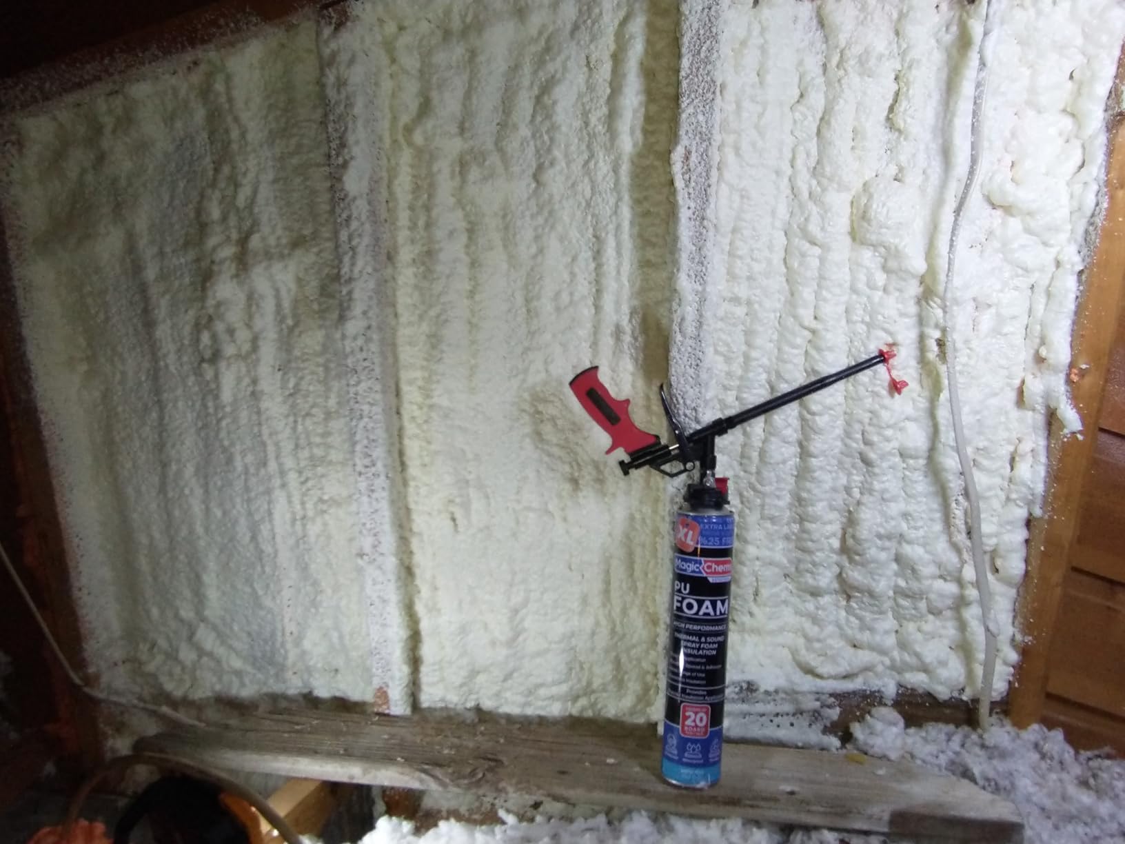 Magic Chems Spray Foam Insulation Kit, Expanding Sealant, 12 Pack-25.4 oz customer photo 1