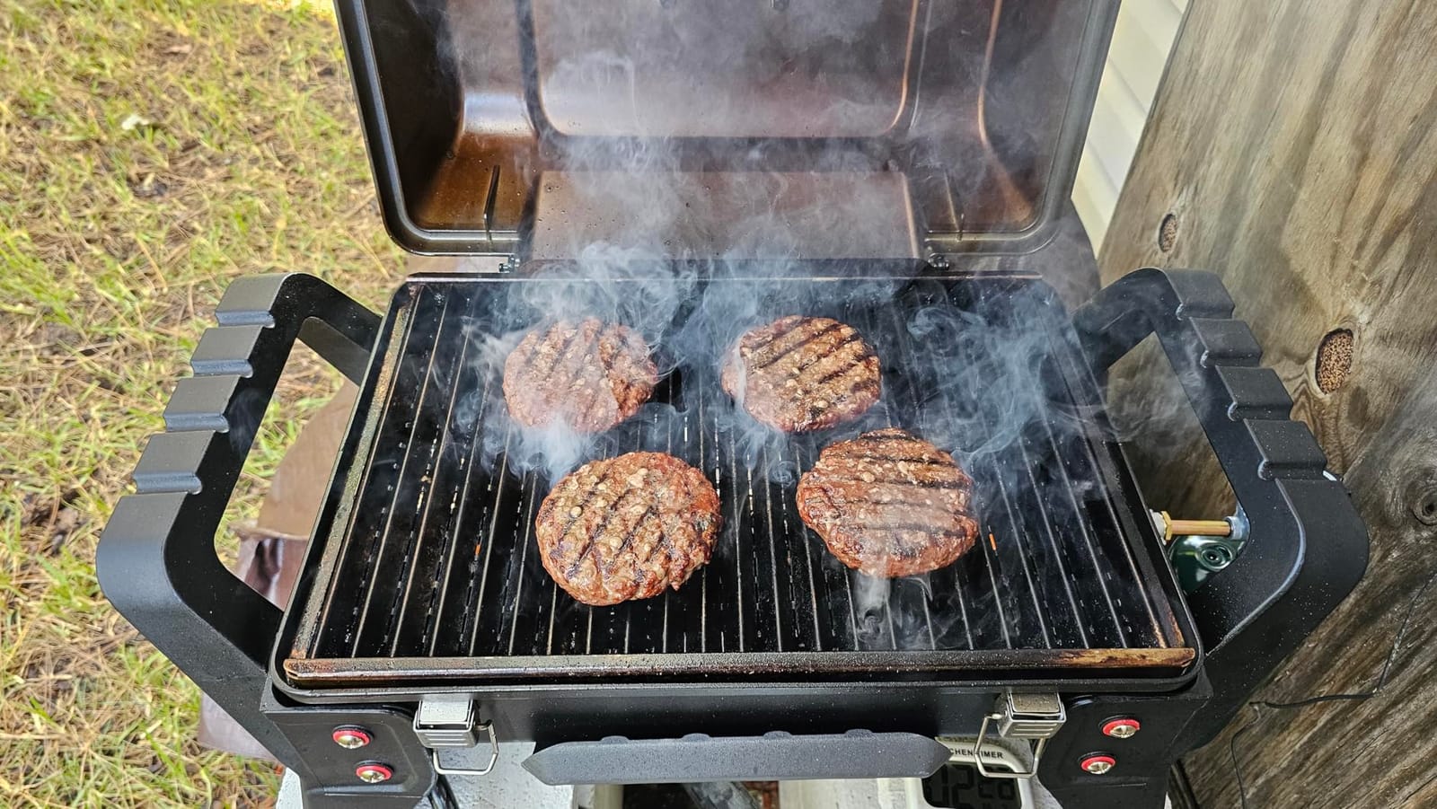 Charbroil Grill2Go X200 Portable Gas Grill, Dark Grey - 25409200 customer photo 2