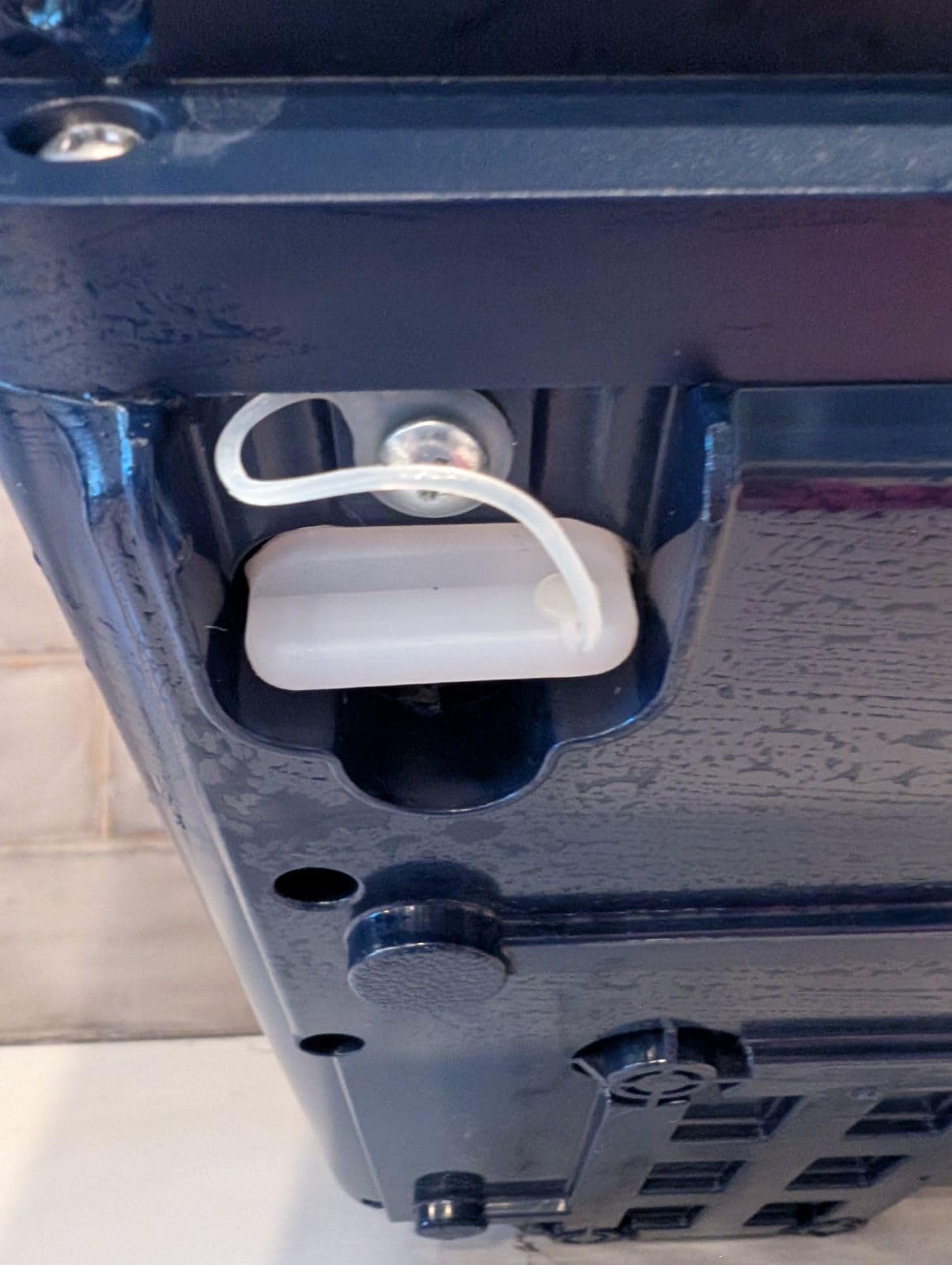 Frigidaire Gallery, 33 Lbs. Countertop Ice Maker, Nugget Shaped Ice, Stainless Steel Trim (Grey) customer photo 1