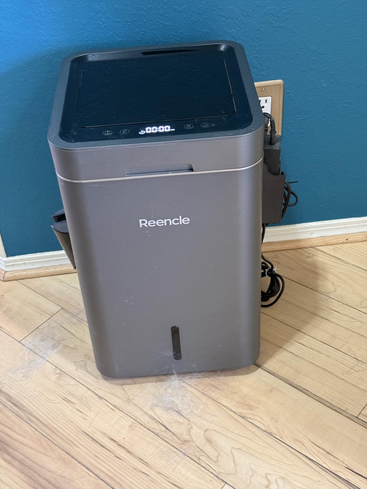 Reencle Gravity Electric Composter - 22L Kitchen Composter– Decomposes 3.3 lbs Daily, Odorless & Quiet Indoor Composting, Rapid Decomposition with All-new Compost Starter 2.0 + Booster Pack (Silver) customer photo 1