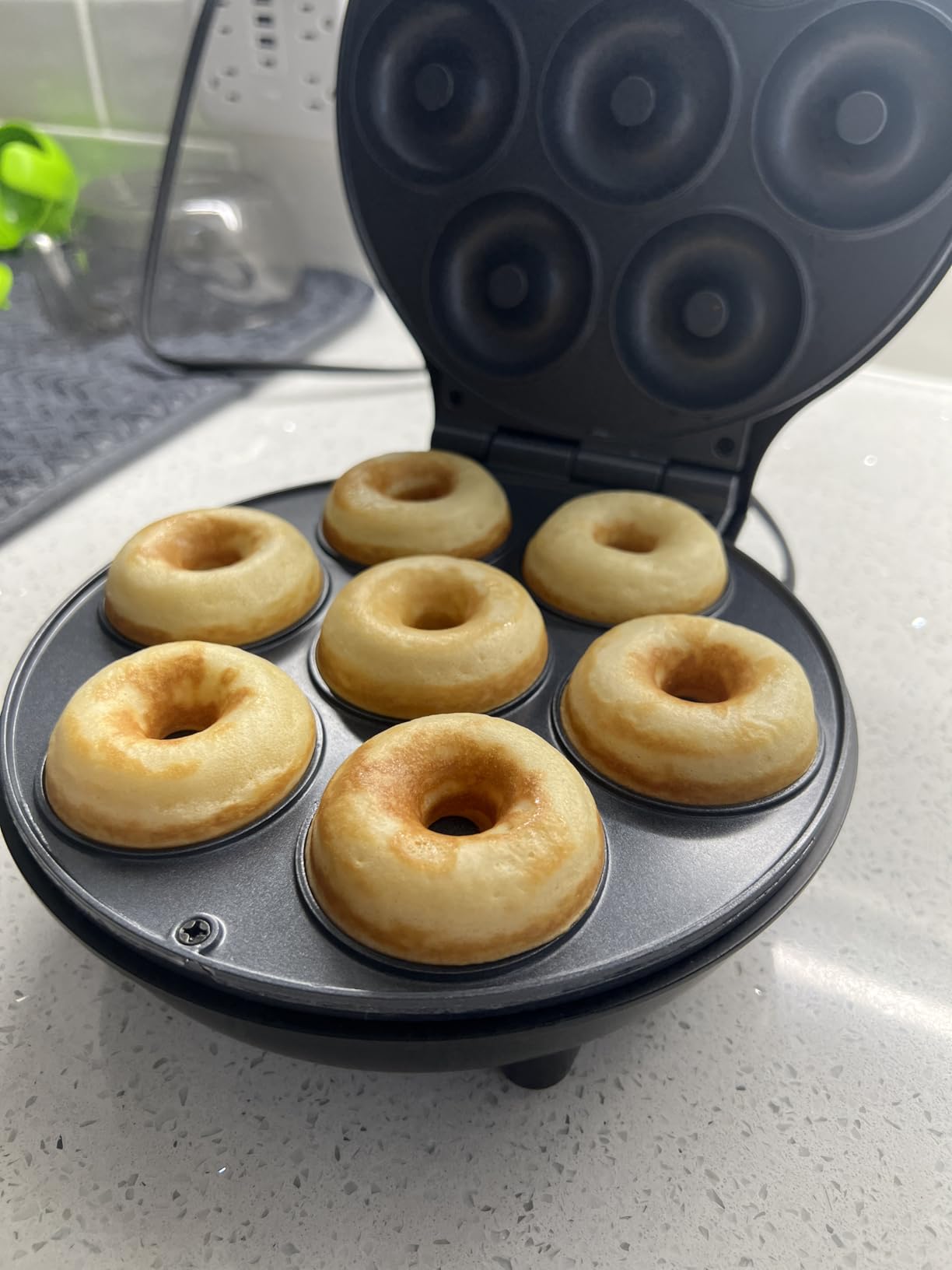 KEINVE Mini Donut Waffle Cake Maker, 7 Slots Home Baking Machine, Great for Breakfast, Snacks, Desserts and More customer photo 1