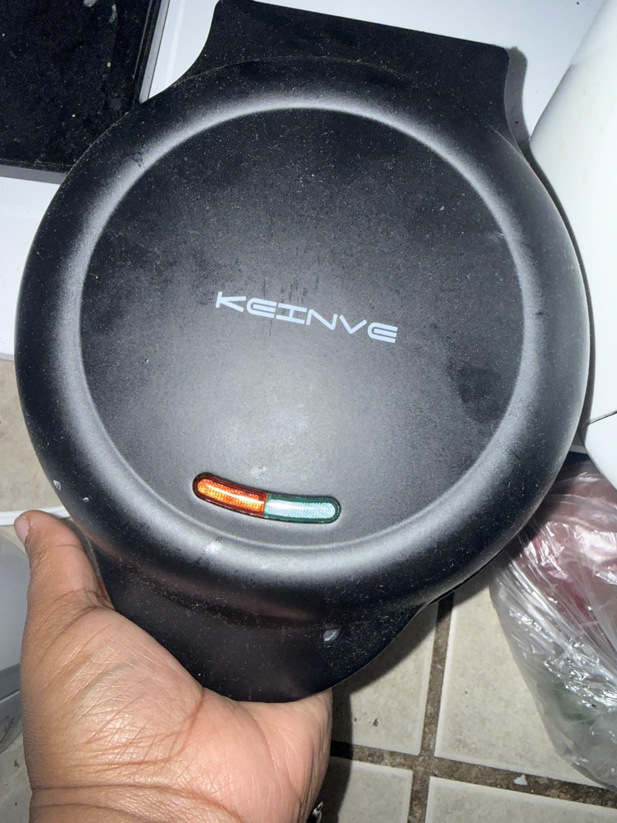 KEINVE Mini Donut Waffle Cake Maker, 7 Slots Home Baking Machine, Great for Breakfast, Snacks, Desserts and More customer photo 2