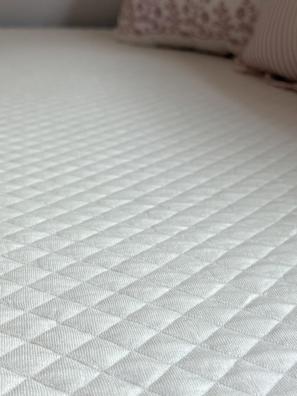 LIFEMENT Queen Mattress, 10 Inch Queen Size Mattress, Basic Copper Cooling Gel Memory Foam Mattress in a Box, Pressure Relief with Medium Firm Support, CertiPUR-US Certified, 80''L x 60''W customer photo 1