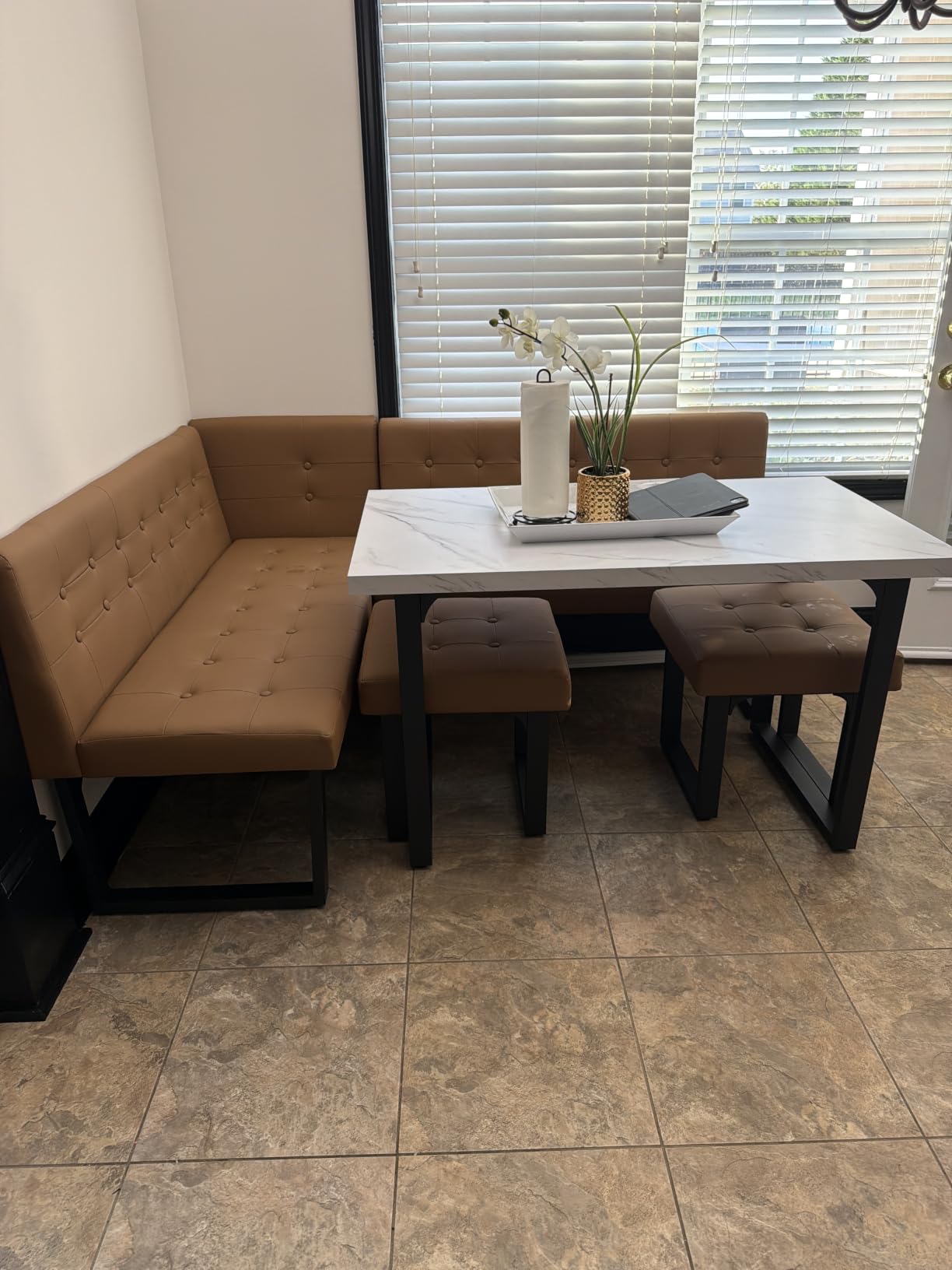 XIAO WEI Corner Dining Table Set for Small Spaces, 72 Inch Breakfast Nook with Storage Banquette, 5 Piece Dining Set with Upholstered Bench, Modern Caramel Brown customer photo 1