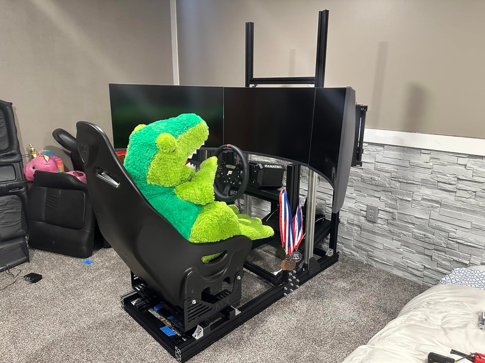 Marada Aluminum Profile 8040 Cockpit Triple Monitor Stand for Sim Racing customer photo 2