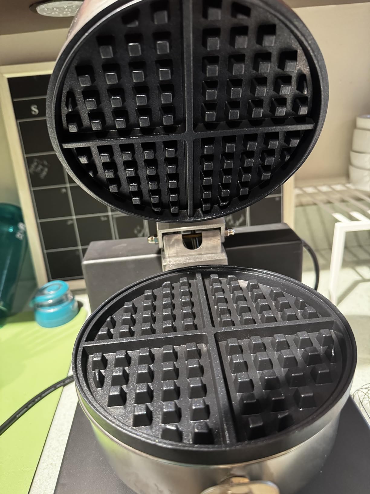 Commercial Waffle Maker for Restaurant, 110V Electric Waffle Maker w/Non-stick and 122–572°F Adjustable Temp, 1200W Profession Waffle Iron with Timer and Heavy Duty, Hotel Waffle Machine customer photo 2