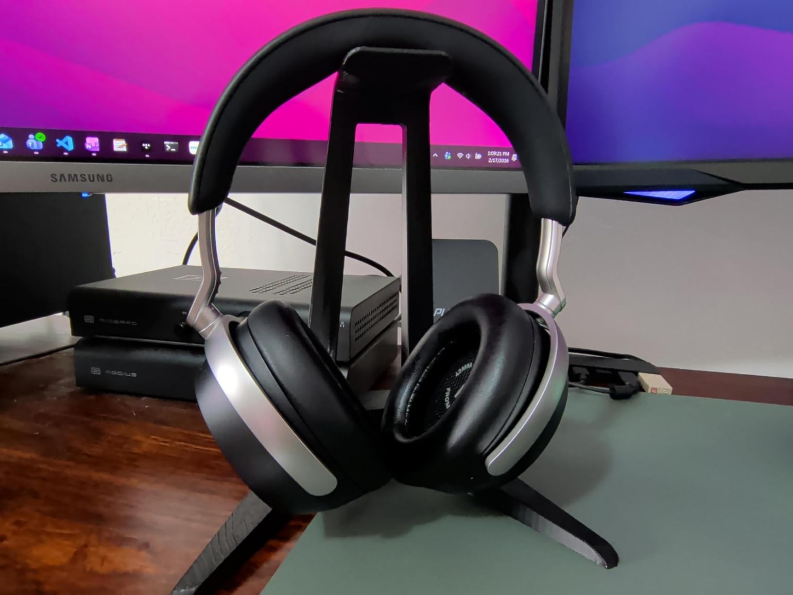 Sennheiser HDB 630 Wireless Audiophile Headphones with Incl. Hi-Res Dongle | Included BTD 700 for high resolution audio, parametric EQ in-app and crossfeed function. customer photo 2