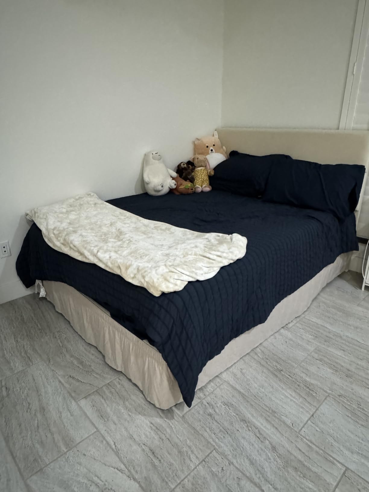 CozyLux Oversized Queen Comforter Set, 7-Piece White Seersucker, 98 x 98 in customer photo 1