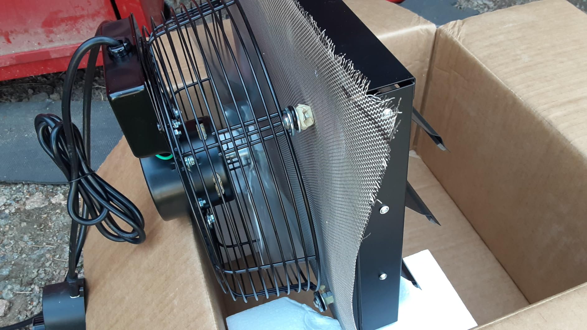 VEVOR 12 in Shutter Exhaust Fan Wall-Mount Automatic Louvers Variable Speed, Sturdy Steel Housing, Low Noise, AC Motor, 1347 CFM Ventilation and Cooling for Attic, Garage, Barn, Greenhouse, Workshop customer photo 1