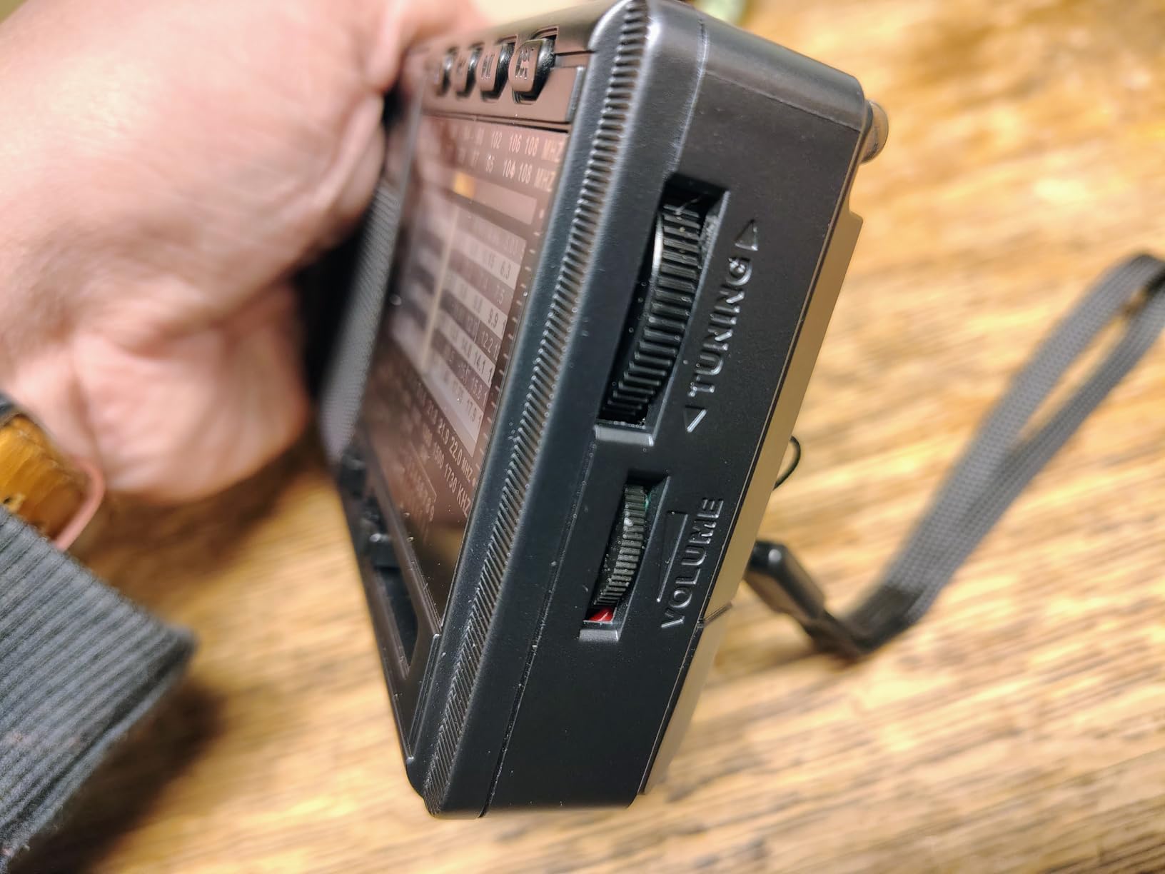 XHDATA R108 Portable Radio AM/FM/SW/LW/Airband Shortwave Receiver customer photo 1