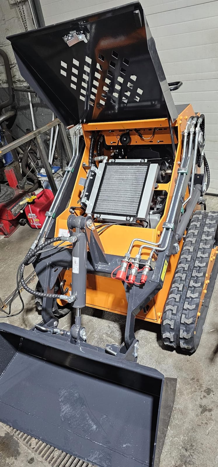 Mini Triangular Track Skid SteerT460 with 43.8 inch Bucket, 23HP Multifunction Stand-On Crawler Skid Steer Machine, Hydraulic Drive Compact Track Loader - in USA Stoc (Orange red) customer photo 1