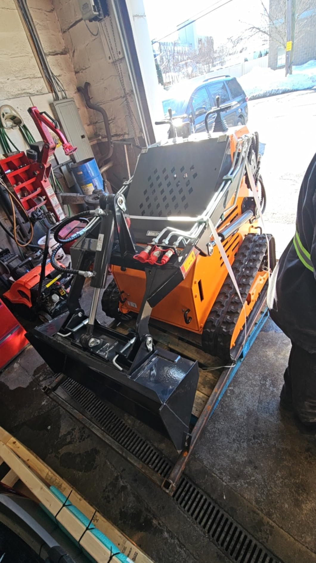 Mini Triangular Track Skid SteerT460 with 43.8 inch Bucket, 23HP Multifunction Stand-On Crawler Skid Steer Machine, Hydraulic Drive Compact Track Loader - in USA Stoc (Orange red) customer photo 2
