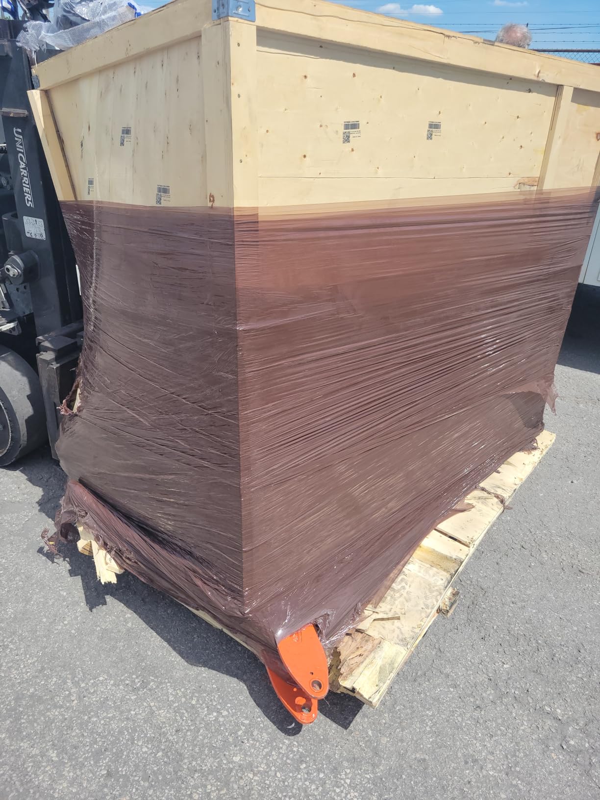 2650lb Mini Excavator, 90% Pre-Assembled with 13.5HP Gas Engine, Securely Shipped in Wooden Crate Packaging, Hydraulic Thumb, Quick Connect Attachments for Garden, Farm & Small Construction customer photo 1