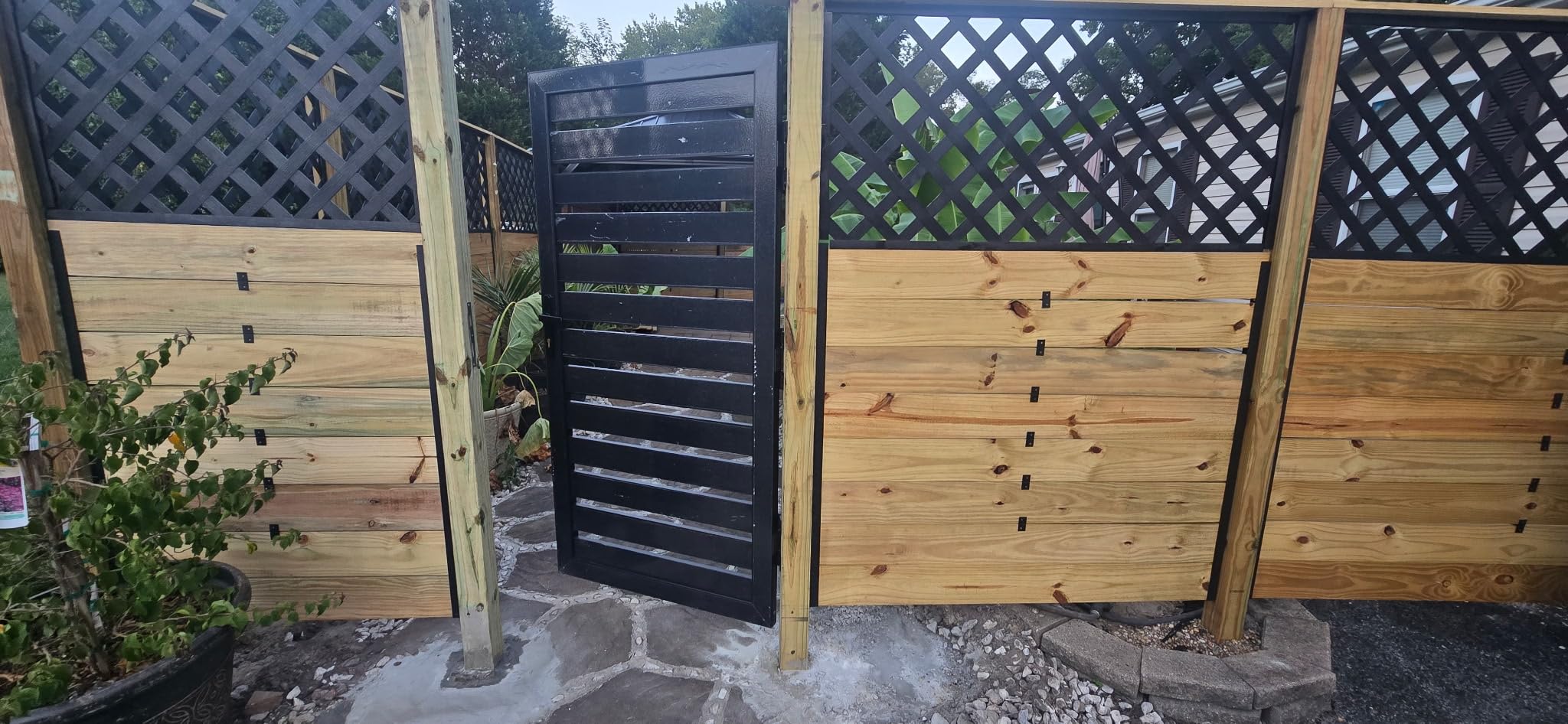 Mondaria Open Slat Aluminum Privacy Fence Gate, 6ft H x 4ft W – Outdoor Decorative Gate with Metal Frame & Knob Kit, Posts Not Included customer photo 1