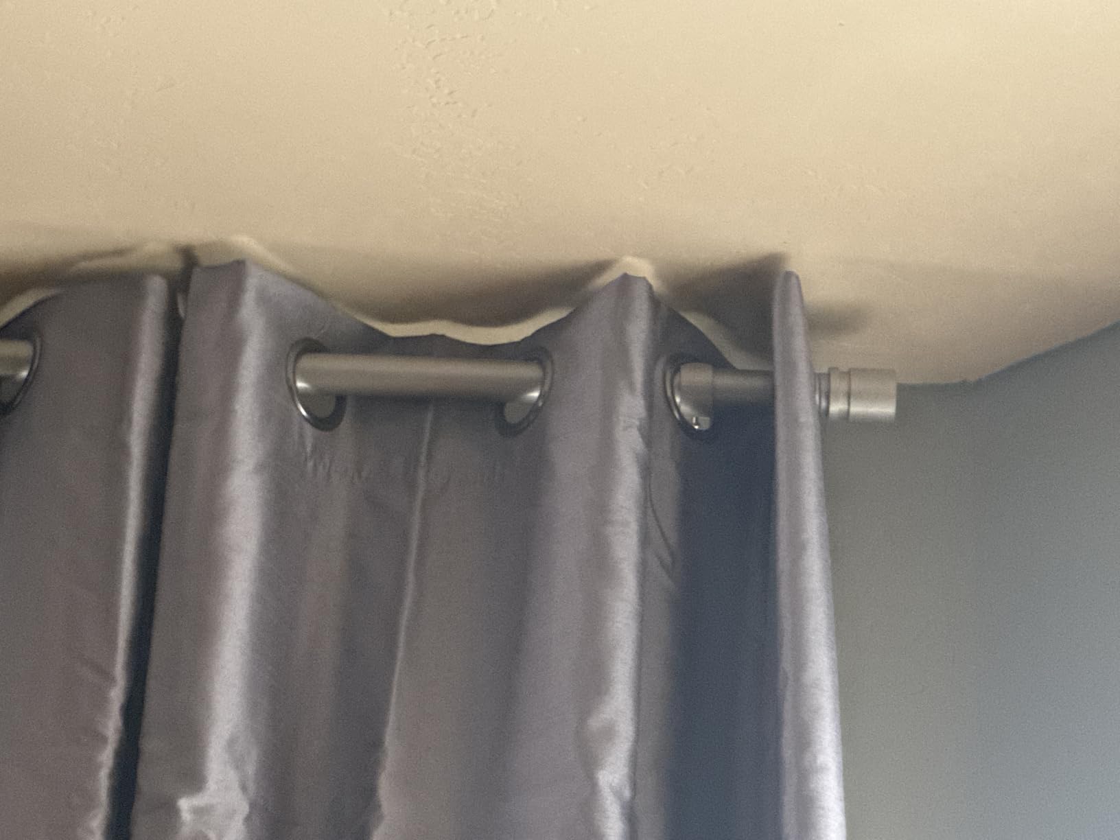 Byondeth Curtain Rods 16 to 120 Inches, 1 Inch Splicing Adjustable Curtain Rods for Windows Set 2 Pack, Metal Window Treatment Drapery Rod with Aluminium Finials for Bedroom & Living Room, Black customer photo 2