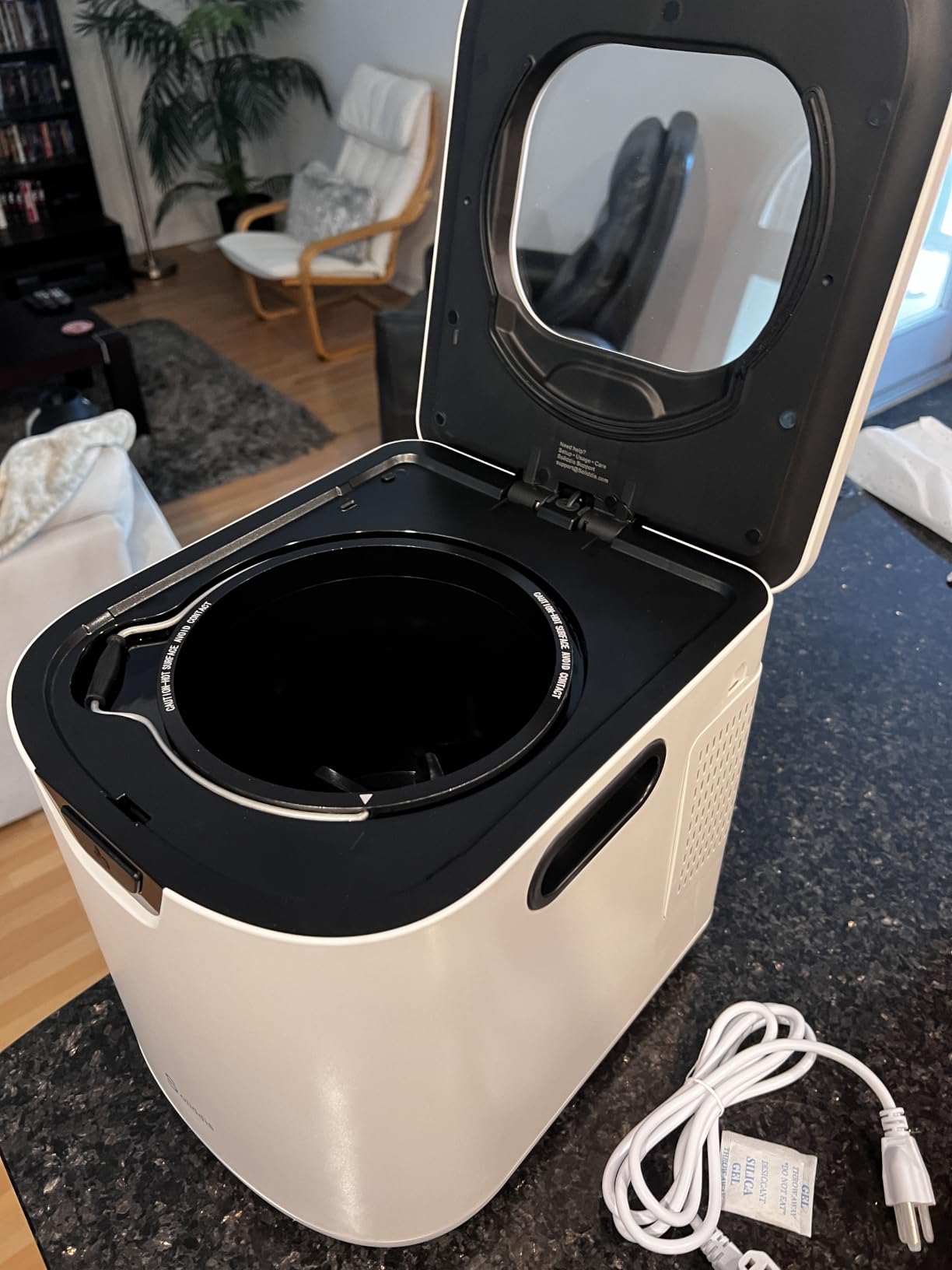4.2L Electric Composter for Indoor Kitchen, Smart Food Waste Recycler, Turns Garbage to Compost in 4-6 Hours, Odorless Countertop Disposal with 900ML Carbon Filter & Self-Cleaning, White customer photo 1