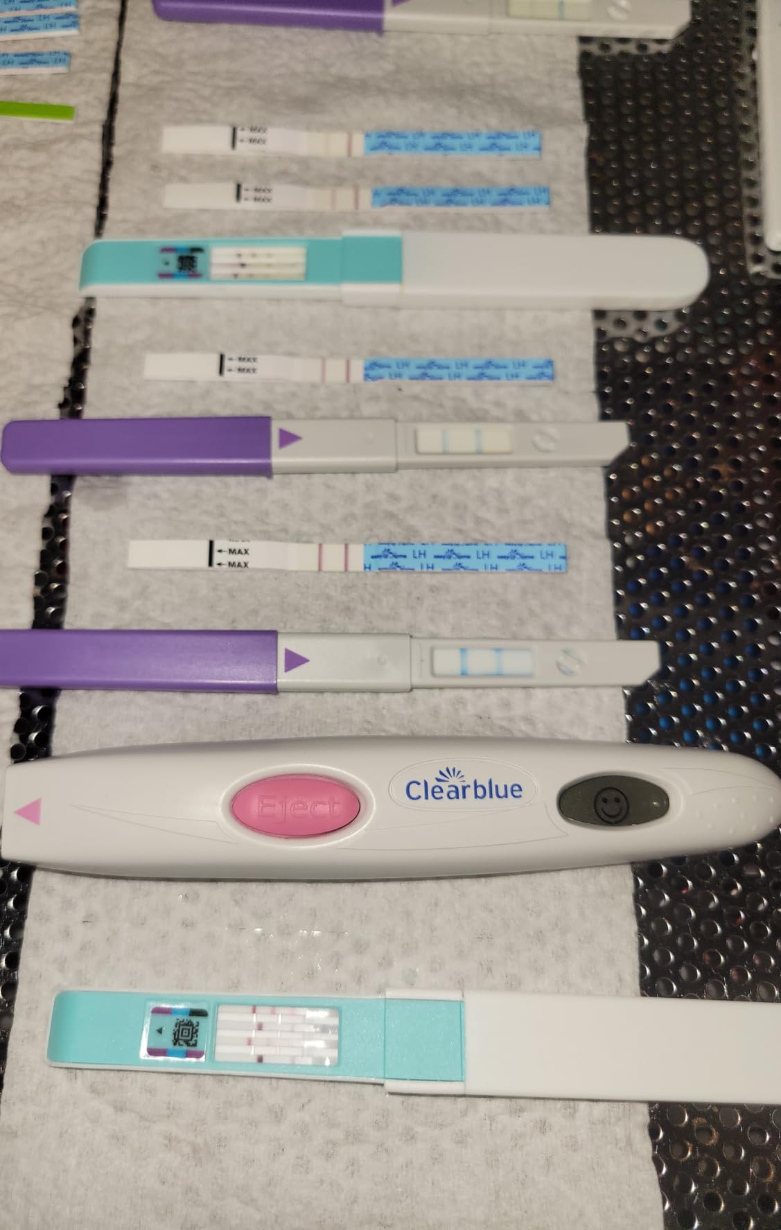 Inito Fertility Monitor & Hormone Tracker for Women | Track and Confirm Ovulation | Measures Estrogen, LH, PdG, FSH |Includes 15 Strips + Free app (Compatible with All Phones) customer photo 2