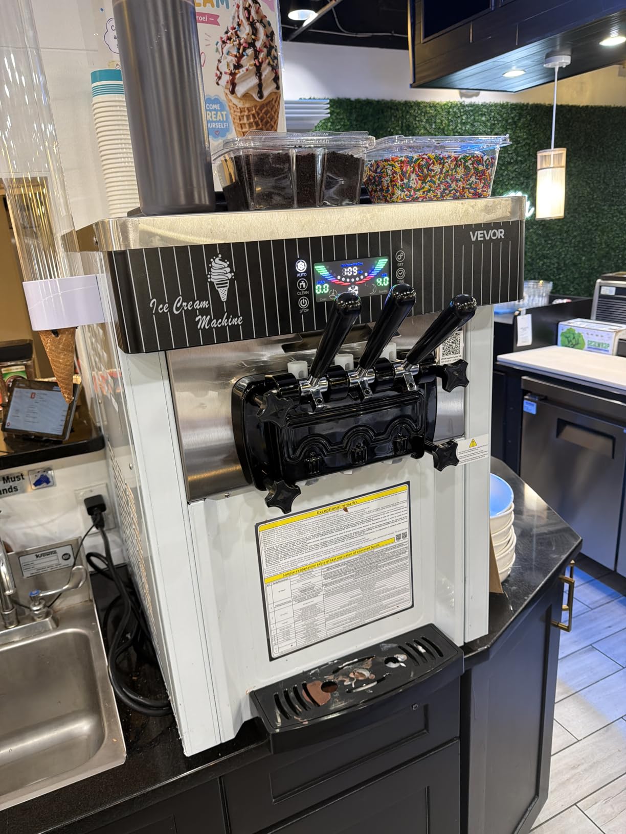VEVOR Commercial Ice Cream Machine, 20-28L/H Yield, 2200W 3-Flavor Countertop Soft Serve Ice Cream Maker with 2 x 6L Hoppers & Hopper Agitation, Pre-Cooling Self-Cleaning for Snack Dessert Shops customer photo 2