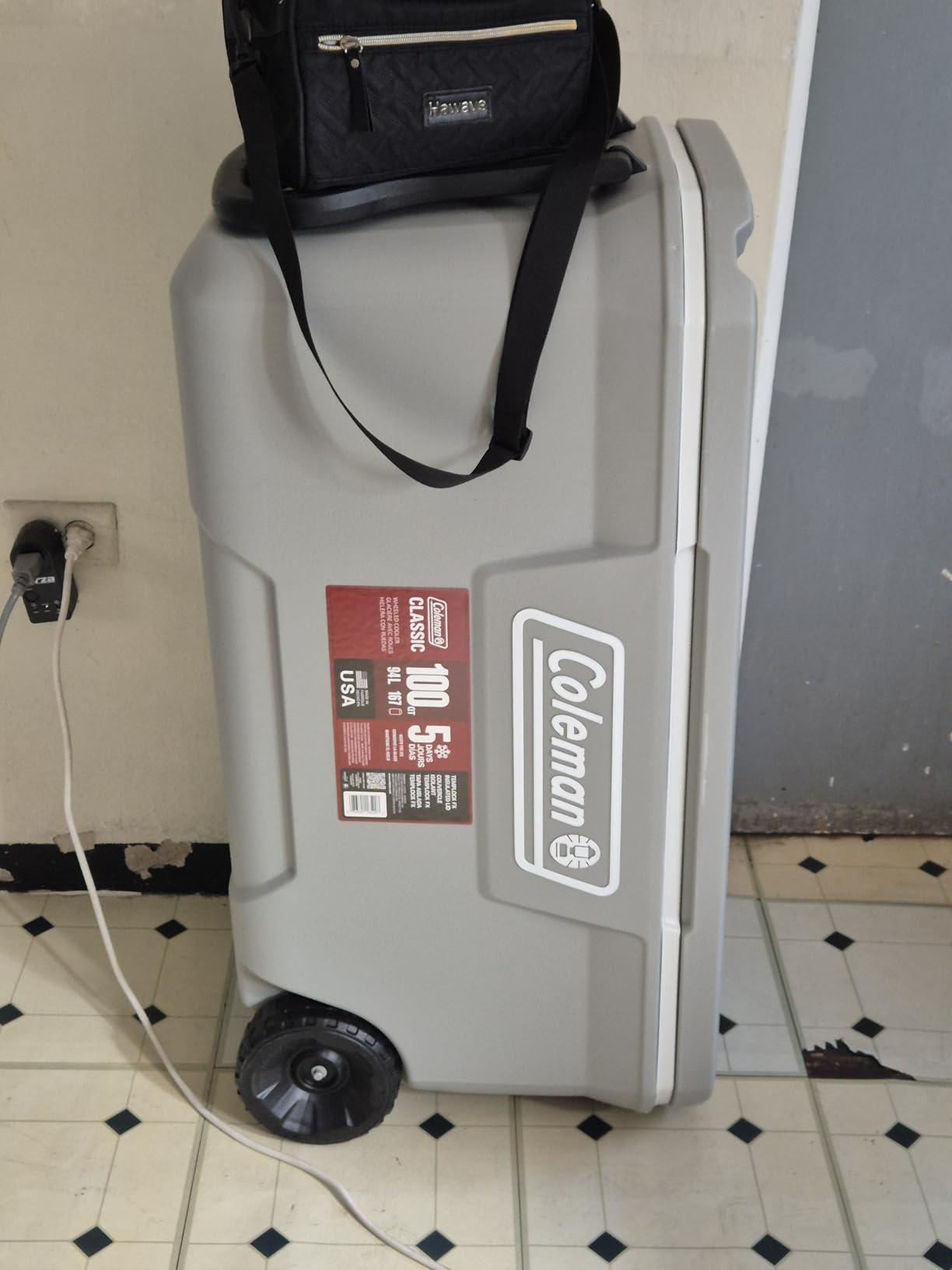 Coleman Classic Series Insulated Portable Rolling Cooler with Wheels, Leak-Resistant Outdoor Hard Cooler Keeps Ice up to 5 Days customer photo 1