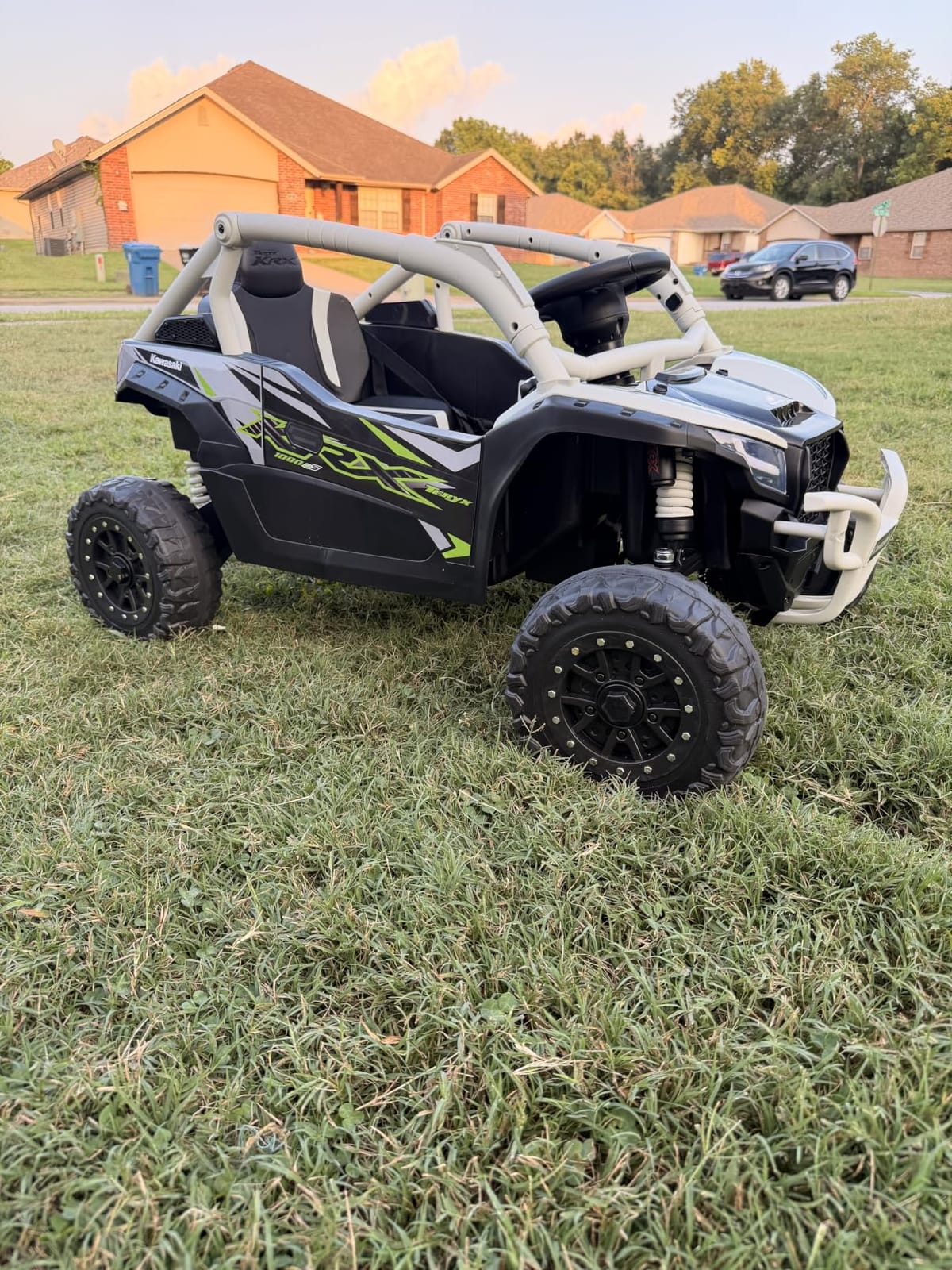 24V Licensed Kawasaki Teryx KRX UTV with Remote Control, Red customer photo 2