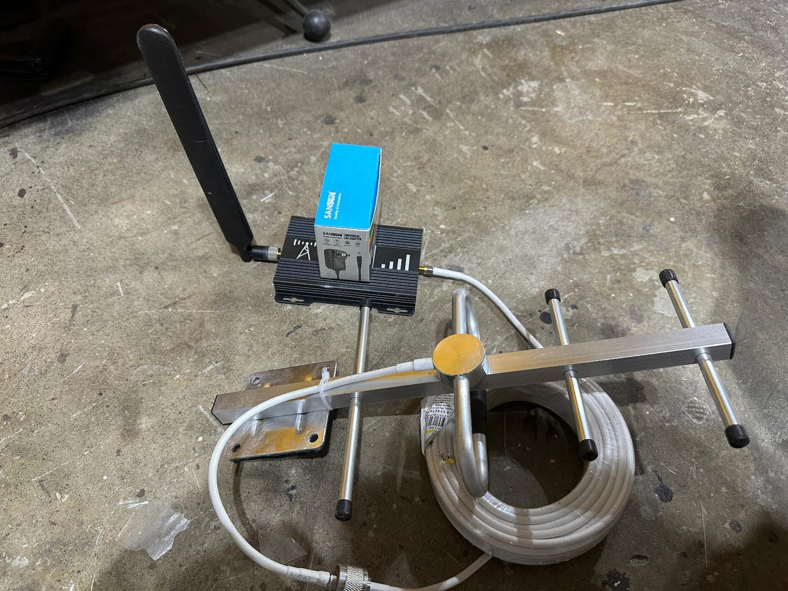 Cell Phone Booster for Home & Muti-Room, Up to 7000Sq. Ft,Cell Booster for Rural Area with 2 Indoor Antennas,Boosts 5G 4G LTE for All U.S. Carriers, FCC Approved Cell Phone Signal Booster (Green) customer photo 2