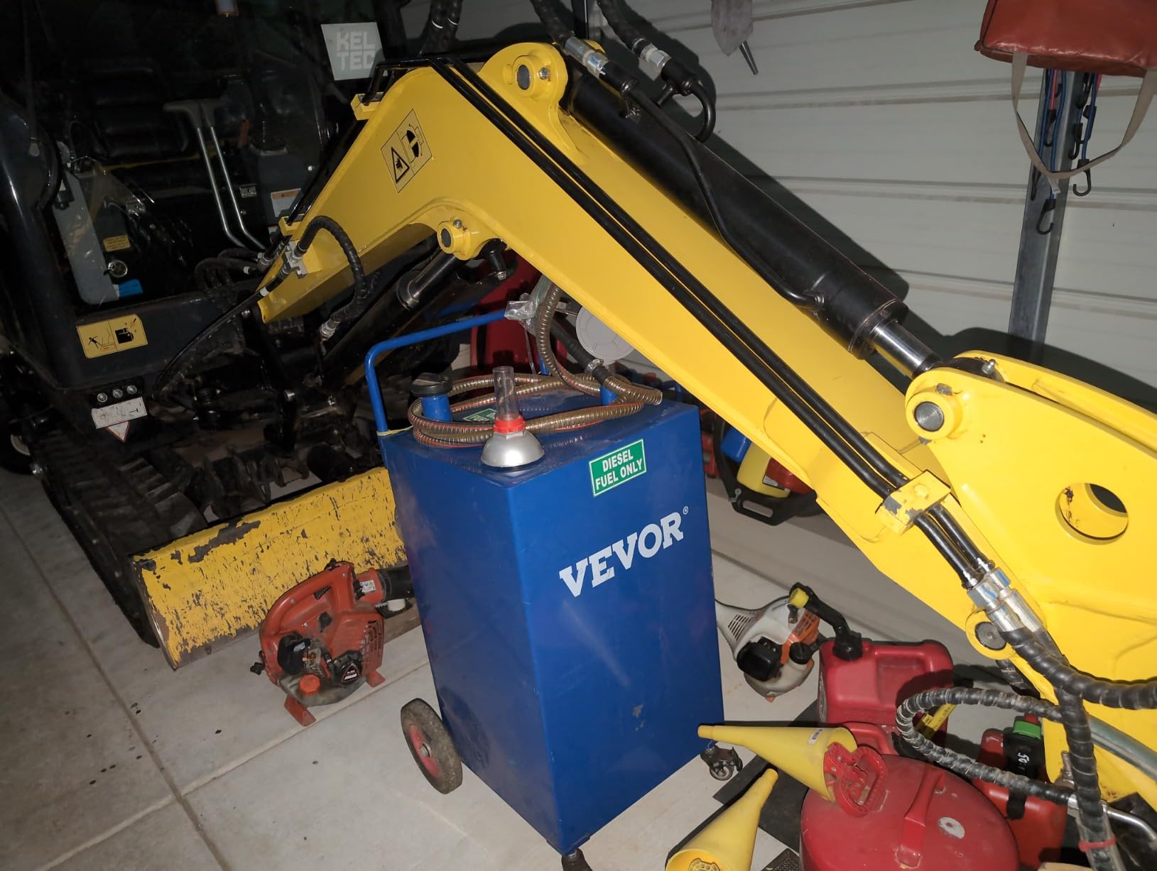 VEVOR 30 Gallon Fuel Gas Caddy, Carbon Steel, Portable Fuel Transfer customer photo 2