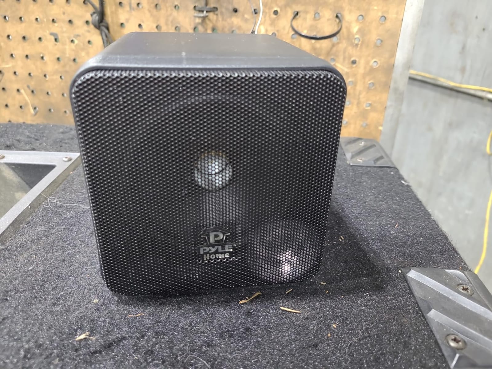 Pyle Home 4” Mini Cube Bookshelf Speakers-Paper Cone Driver, 200 Watt Power, 8 Ohm Impedance, Video Shielding, Home Theater Application and Audio Stereo Surround Sound System - 1 Pair -PCB4BK (Black) customer photo 2