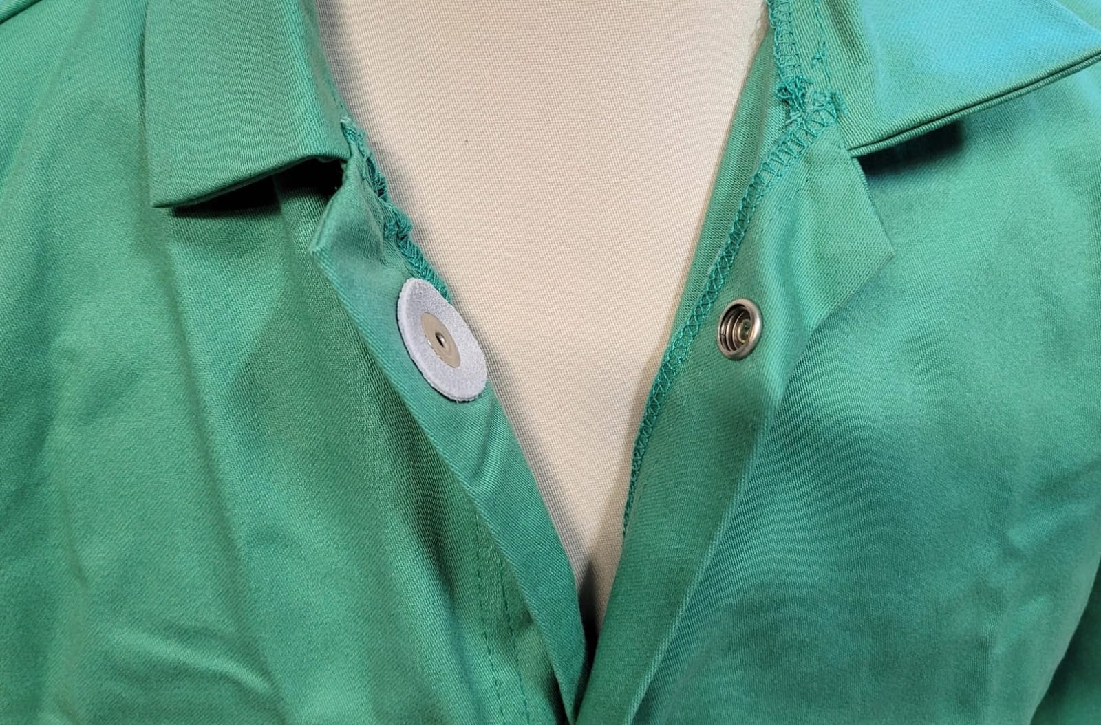 MAGID SparkGuard Flame Resistant Green Welding Jacket | 1 Jacket | 9 oz. Lightweight 100% Cotton Sateen | ASTM D6413 | Men’s | 1830 | Breathable Spark & Heat Protection PPE | PVC-Free customer photo 2