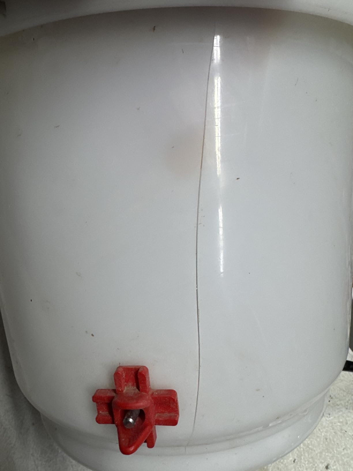 Farm Innovators HB-60P Heated Poultry Waterer Drinker, 2-Gal, 60W customer photo 1