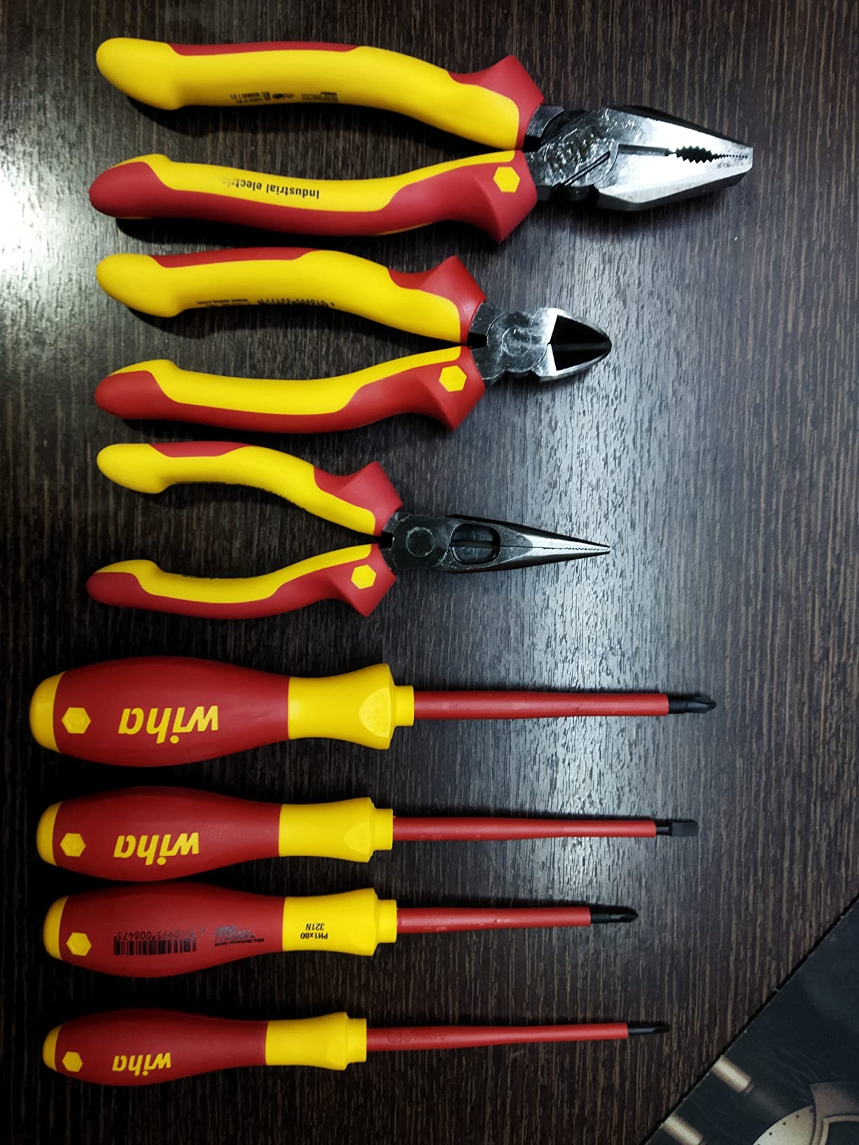 Wiha 32985 7 Piece Insulated Industrial Pliers and Screwdriver Set customer photo 2