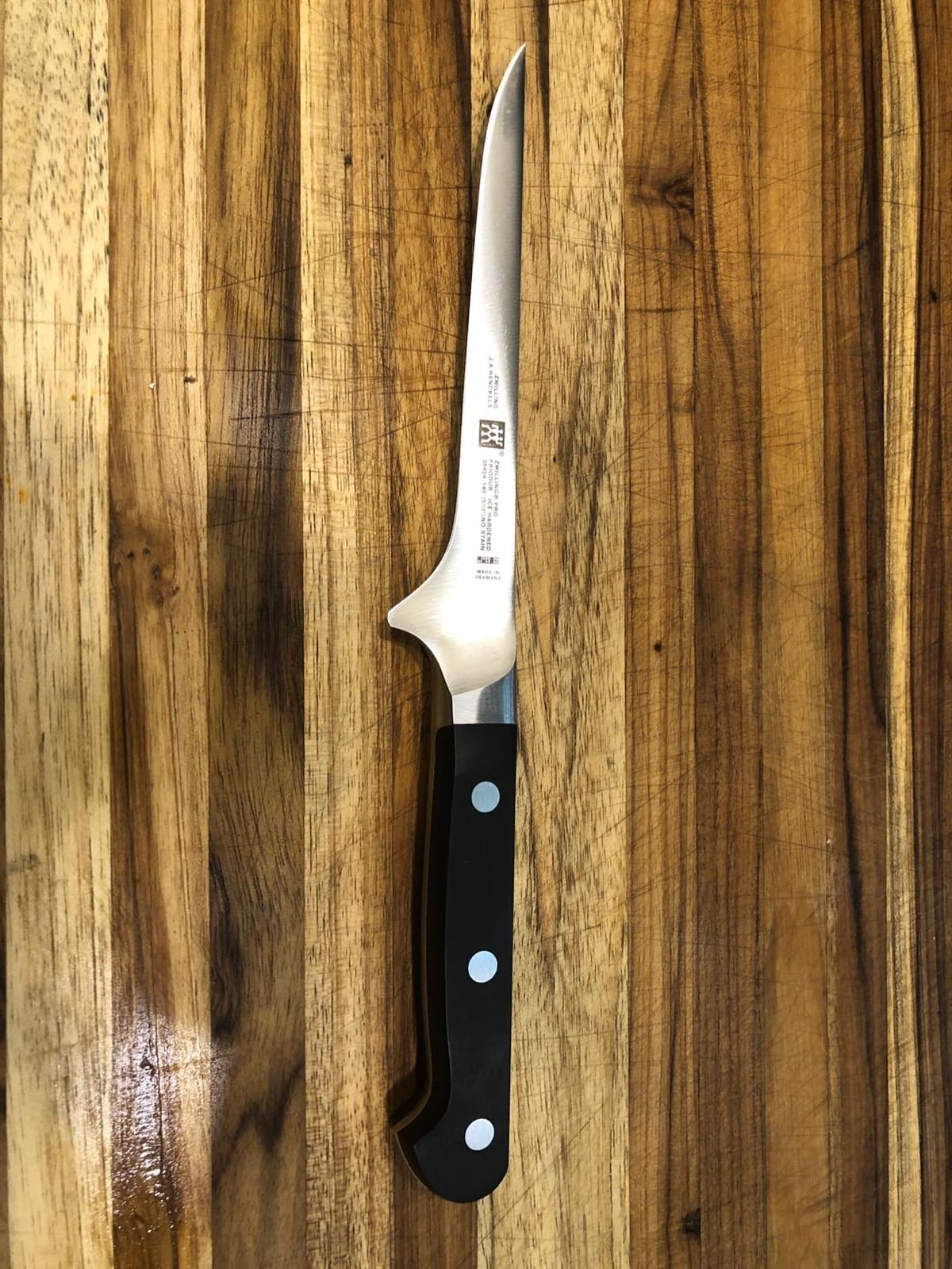 ZWILLING Pro 5.5-inch Razor-Sharp German Flexible Boning Knife, Made in Company-Owned German Factory with Special Formula Steel perfected for almost 300 Years, Dishwasher Safe customer photo 1