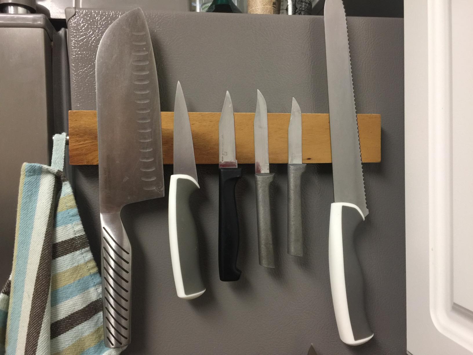 hecef 6 Inch (15 cm) Magnetic Knife Strip, Acacia Wood Knife Holder for Storing All Kinds of Metal Items, Brown customer photo 1