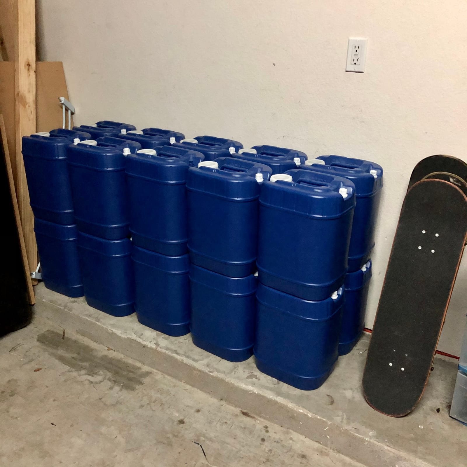 5-Gallon Stackable Water Storage Containers with Lids, Emergency Water Storage Kit Including Spigots, Wrench, and Water Preserver, 20 Gallons customer photo 1